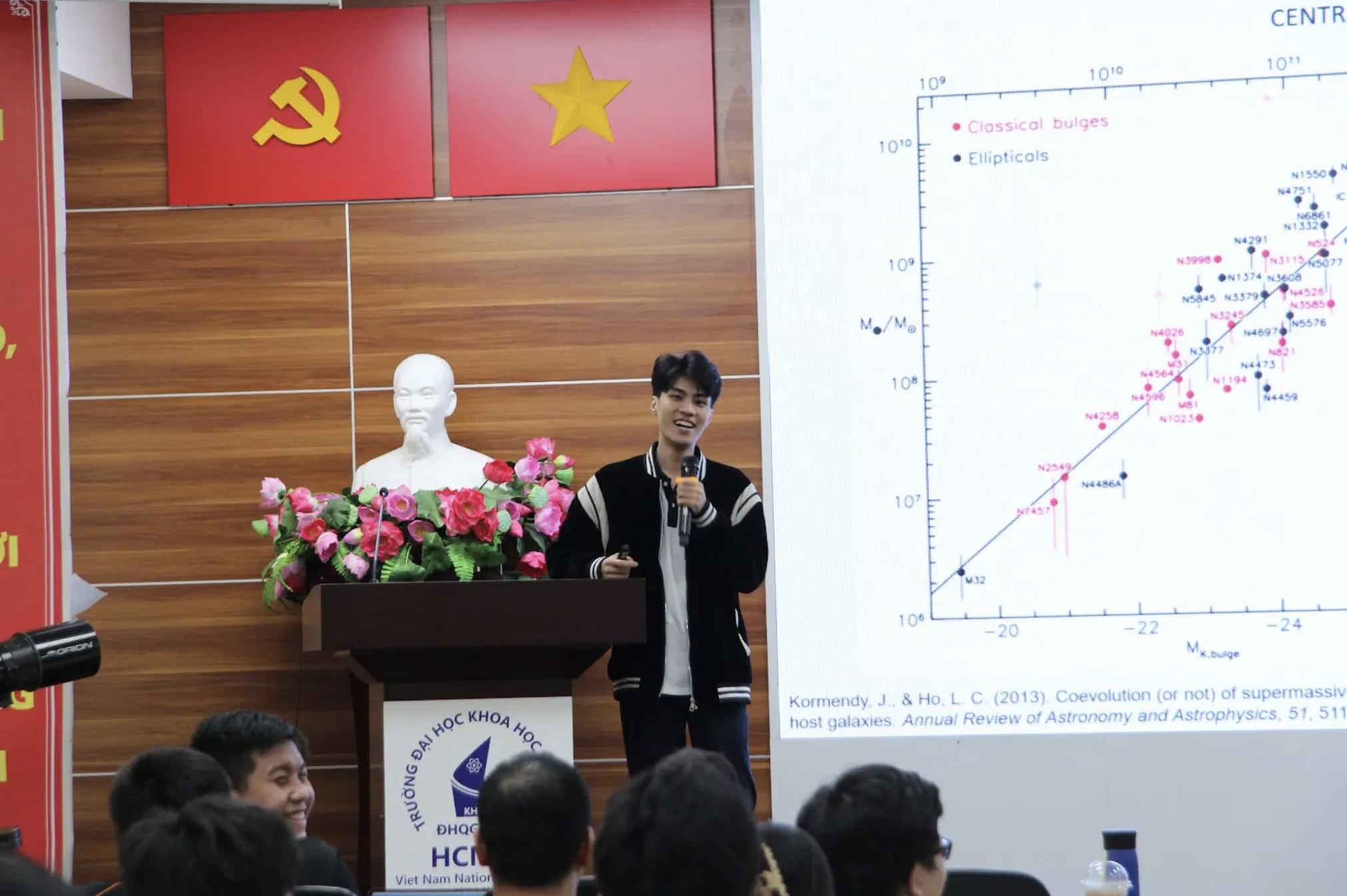 Hơn 200 người hào hứng khám phá bầu trời: 'Chòm sao cổ đại có ngàn năm bất biến?'- Ảnh 4. Hơn 200 người hào hứng khám phá bầu trời: 'Chòm sao cổ đại có ngàn năm bất biến?'- Ảnh 4.