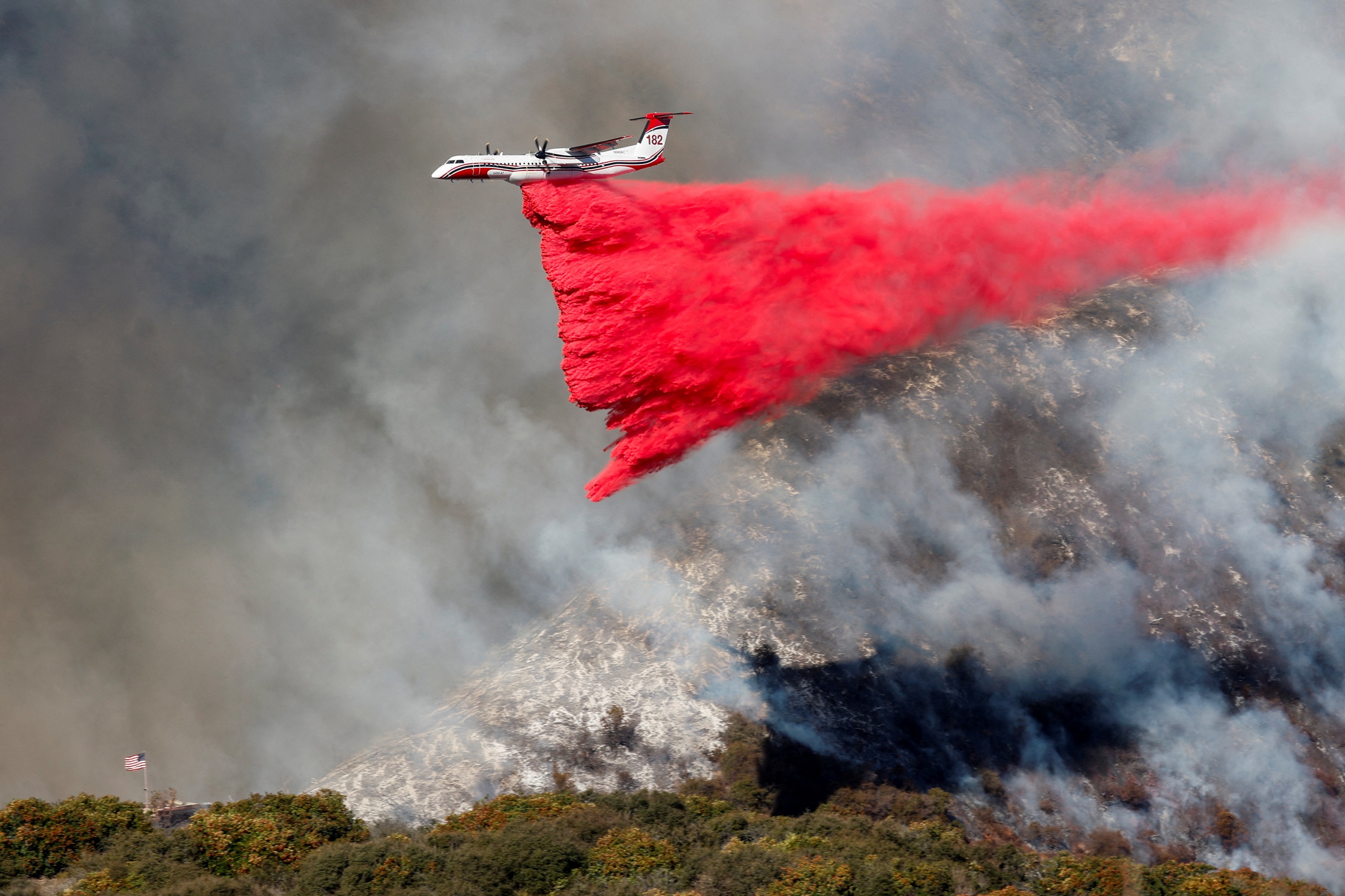 California forest fire disaster: 13 people died, Canada and Mexico sent forces to support - Photo 4.