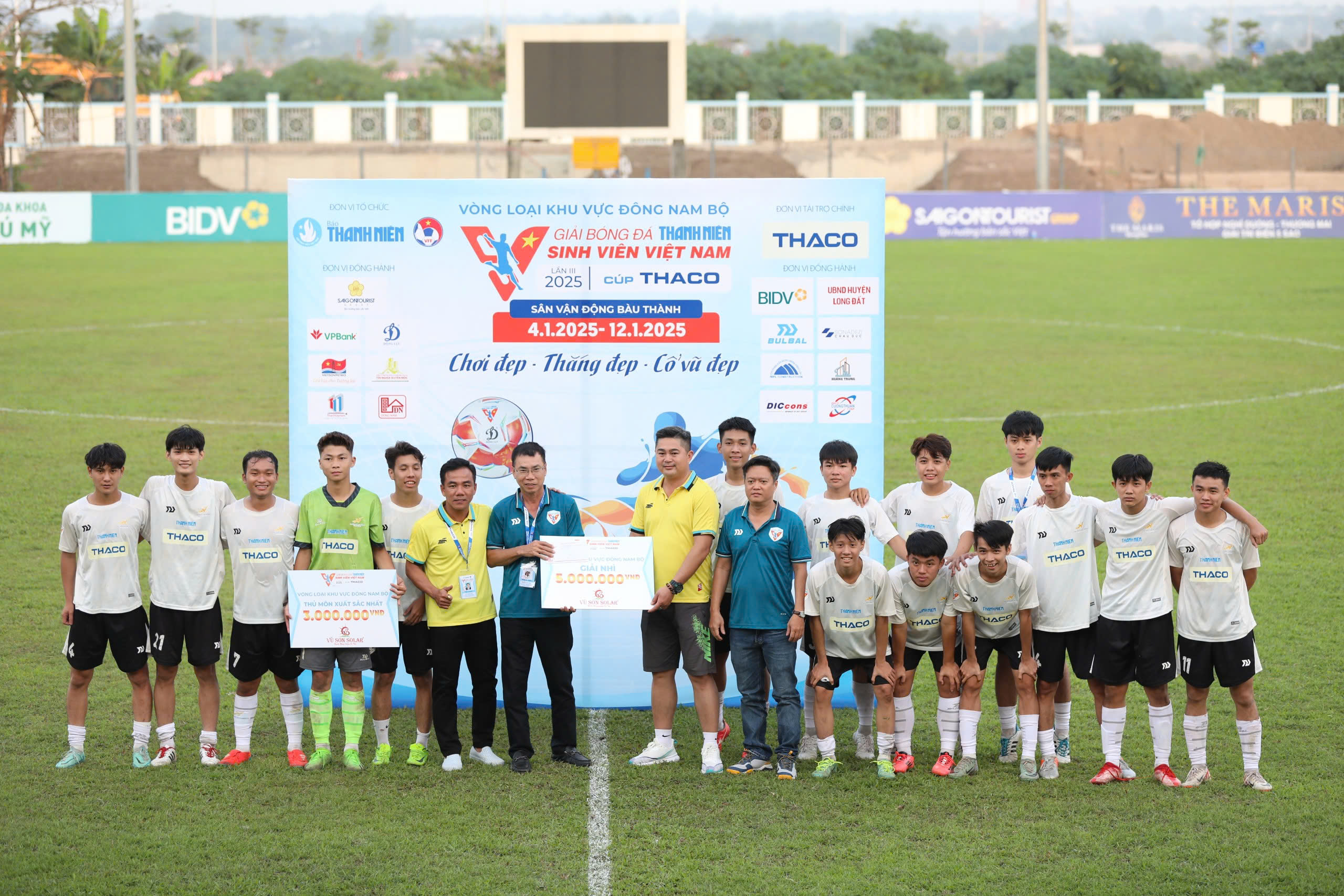 Dong Nai University of Technology: A convincing mark on Bau Thanh stadium - Photo 6.