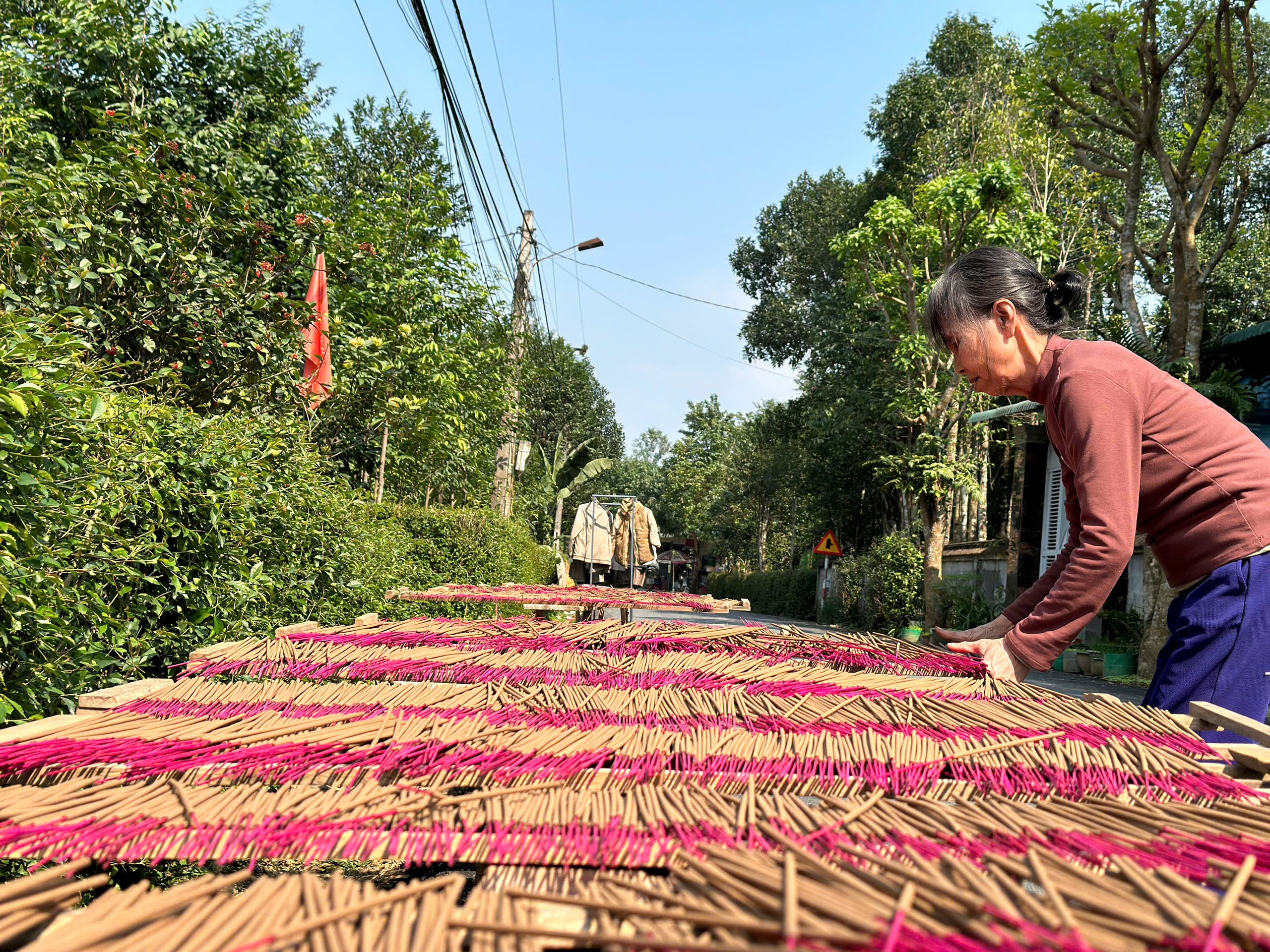 Làng nghề đũa cau Nàng Rưng vào vụ Tết- Ảnh 6.