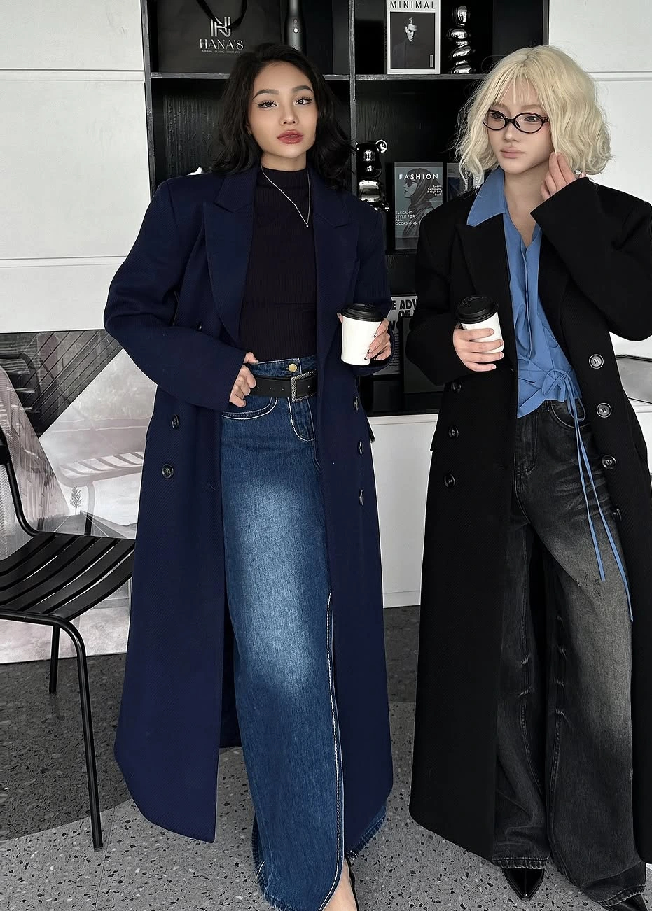 Berpakaianlah untuk bekerja pada hari pertama tahun baru dengan mantel panjang - Foto 4. Mặc đẹp đi làm ngày đầu năm với áo khoác dáng dài- Ảnh 4.