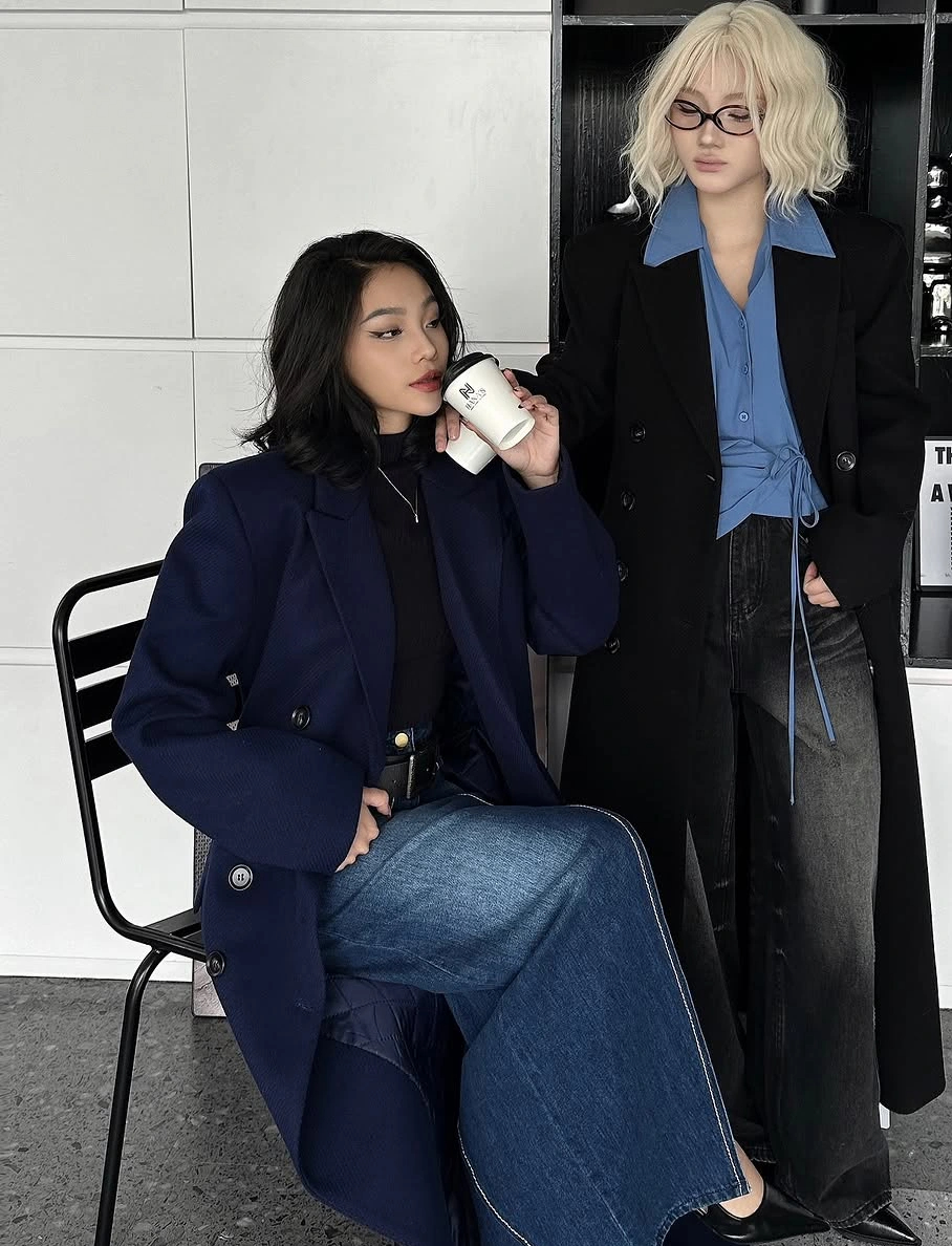 Berpakaianlah untuk bekerja pada hari pertama tahun baru dengan mantel panjang - Foto 3. Mặc đẹp đi làm ngày đầu năm với áo khoác dáng dài- Ảnh 3.