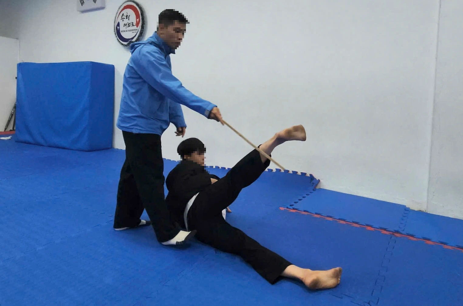 HLV taekwondo bị tố đánh VĐV: Giải thích về roi tre, gặp các phụ huynh trước khi đóng CLB- Ảnh 1.