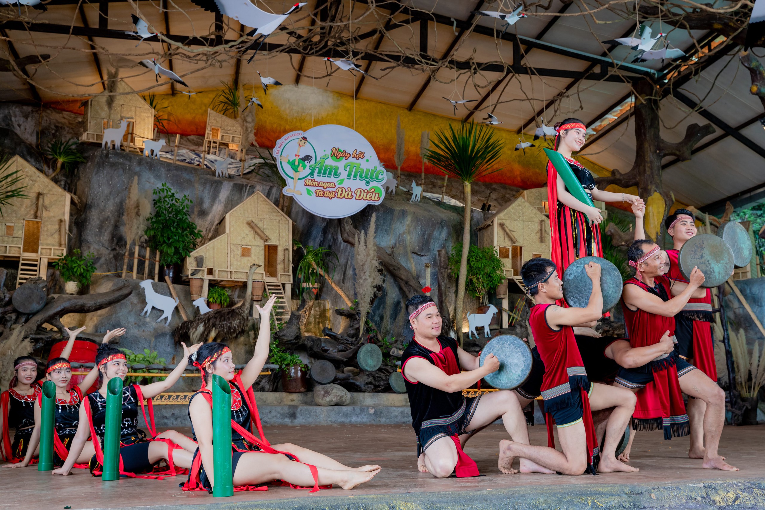 Yang Bay - Sắc xuân rực rỡ nơi đại ngàn- Ảnh 4. Yang Bay - Sắc xuân rực rỡ nơi đại ngàn- Ảnh 4.