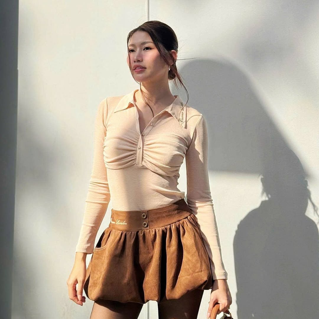 Měkká bohémská semišová sukně, jarní trend 2025 - Foto 1. Váy da lộn phong cách bohemian mềm mại, xu hướng mùa xuân 2025- Ảnh 1.