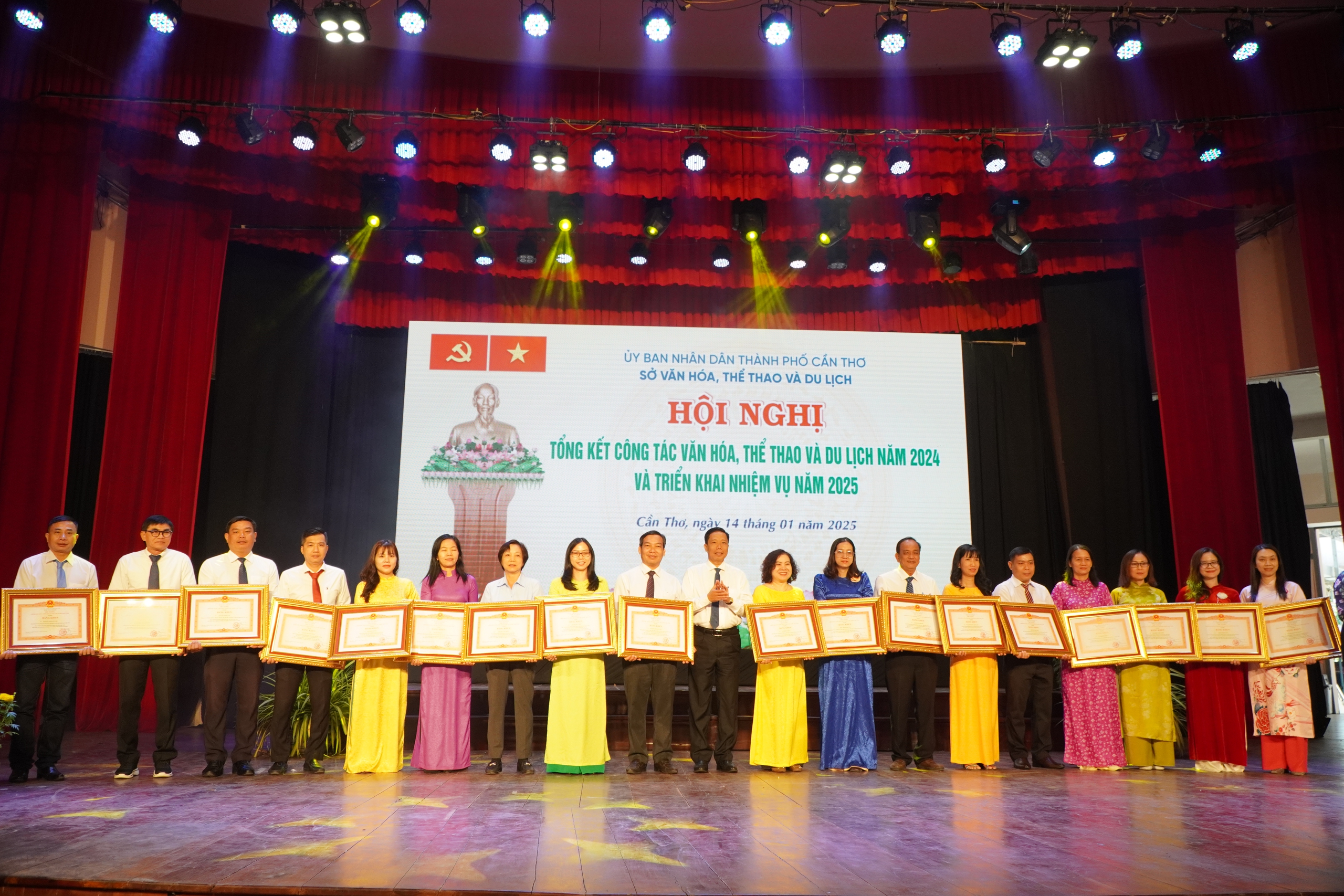 Du lịch Cần Thơ thu hơn 6.200 tỉ đồng trong năm 2024- Ảnh 5. Du lịch Cần Thơ thu hơn 6.200 tỉ đồng trong năm 2024- Ảnh 5.