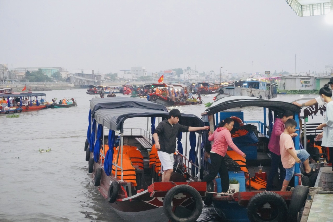 Du lịch Cần Thơ thu hơn 6.200 tỉ đồng trong năm 2024- Ảnh 2. Du lịch Cần Thơ thu hơn 6.200 tỉ đồng trong năm 2024- Ảnh 2.