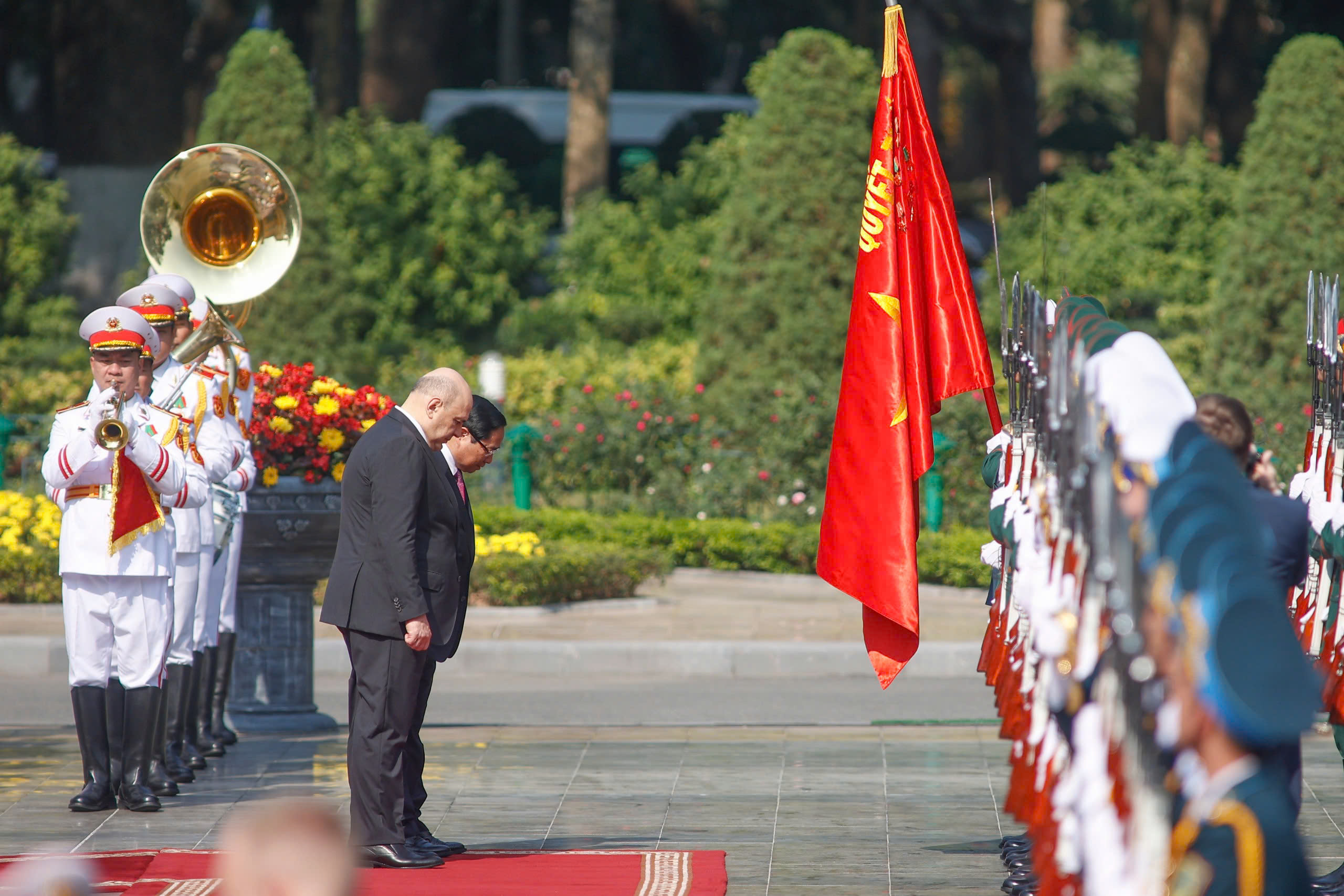 Thủ tướng Phạm Minh Chính chủ trì lễ đón Thủ tướng Nga Mikhail Mishustin- Ảnh 2.