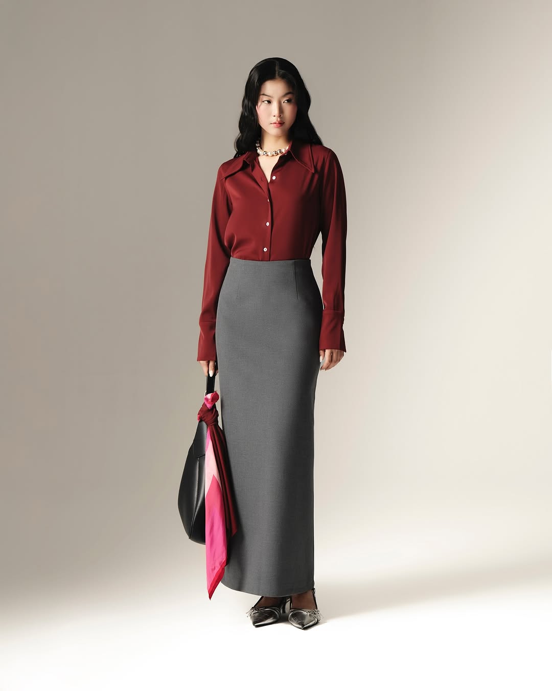 Cores combinadas com vermelho ajudam a destacar - Foto 6. Những gam màu khi kết hợp với sắc đỏ sẽ giúp bạn thêm nổi bật- Ảnh 6.