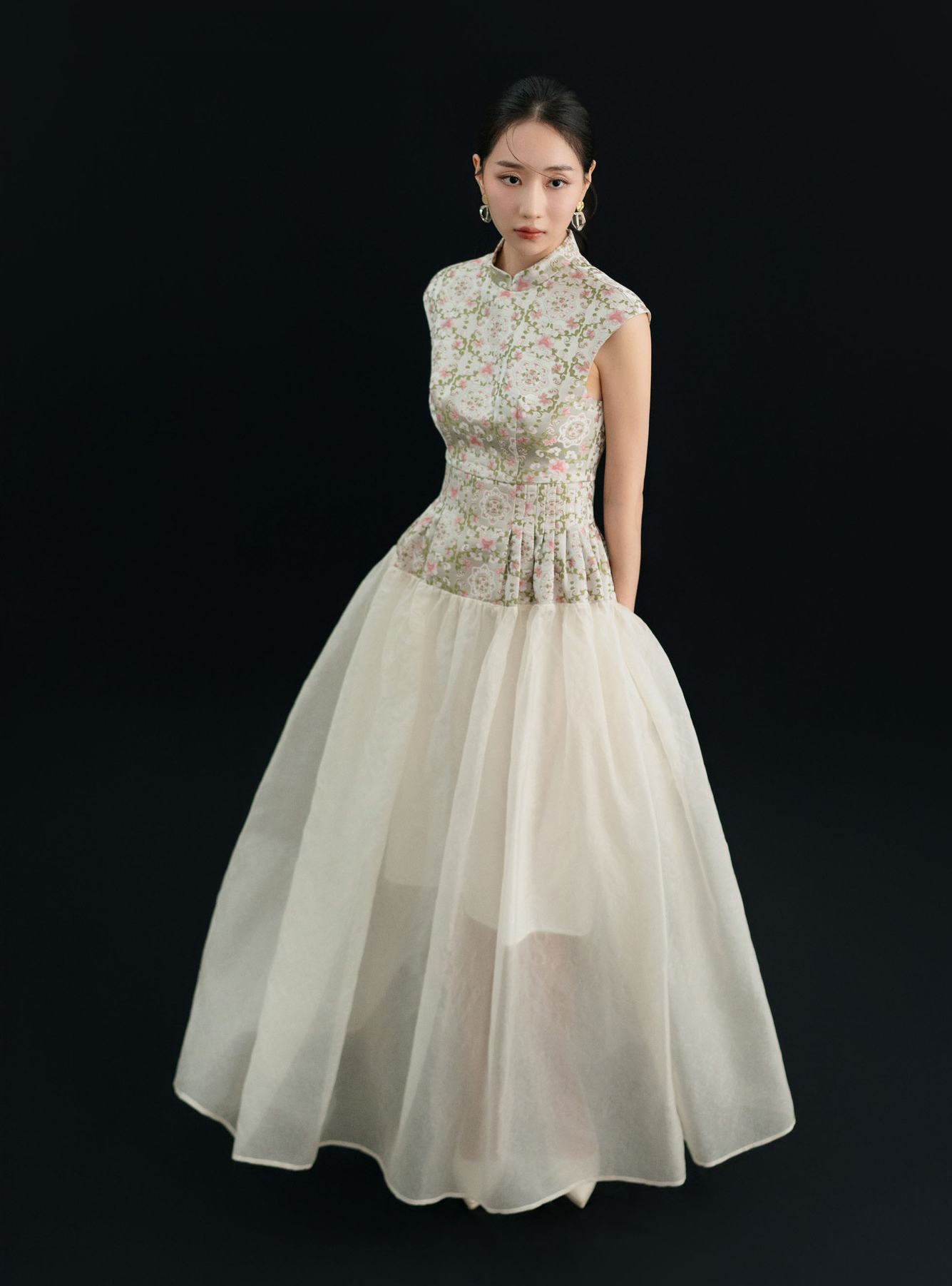 Förutom Ao Dai, här är några förslag på vackra kläder till nyårsdagen - Bild 2. Ngoài áo dài, đây là những gợi ý mặc đẹp ngày đầu năm- Ảnh 2.