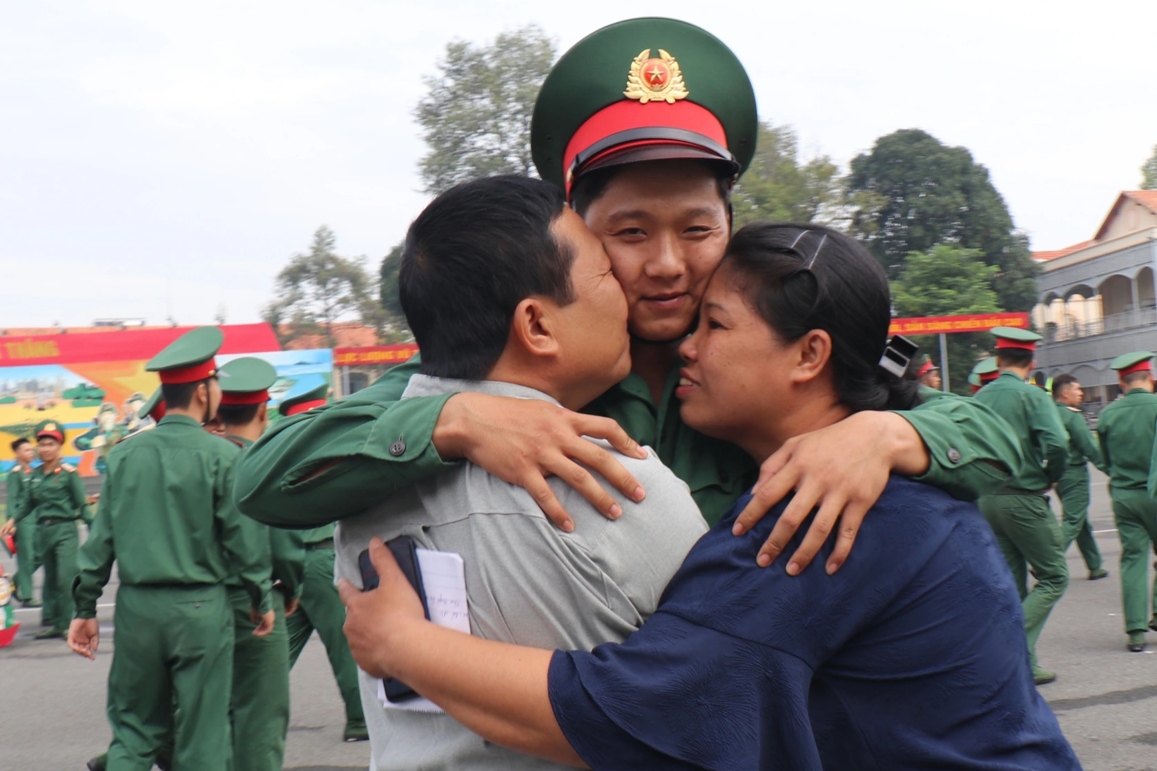 TP.HCM: Hơn 700 chiến sĩ hoàn thành nghĩa vụ quân sự về nhà đón tết- Ảnh 6.