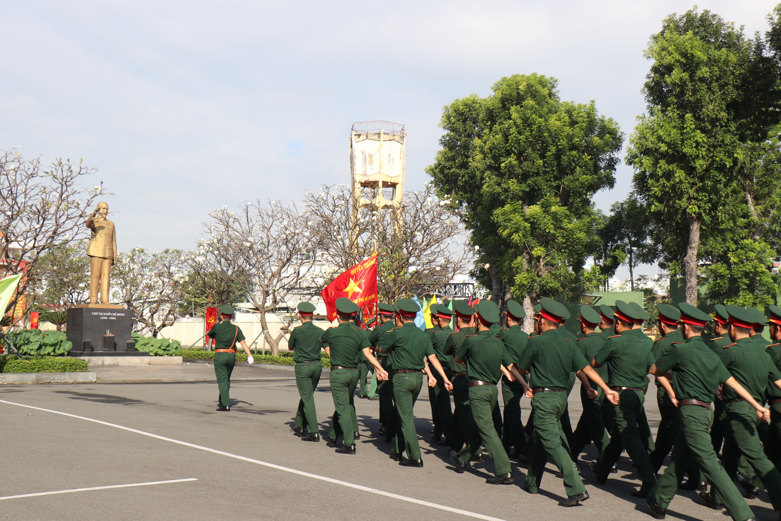 TP.HCM: Hơn 700 chiến sĩ hoàn thành nghĩa vụ quân sự về nhà đón tết- Ảnh 4.