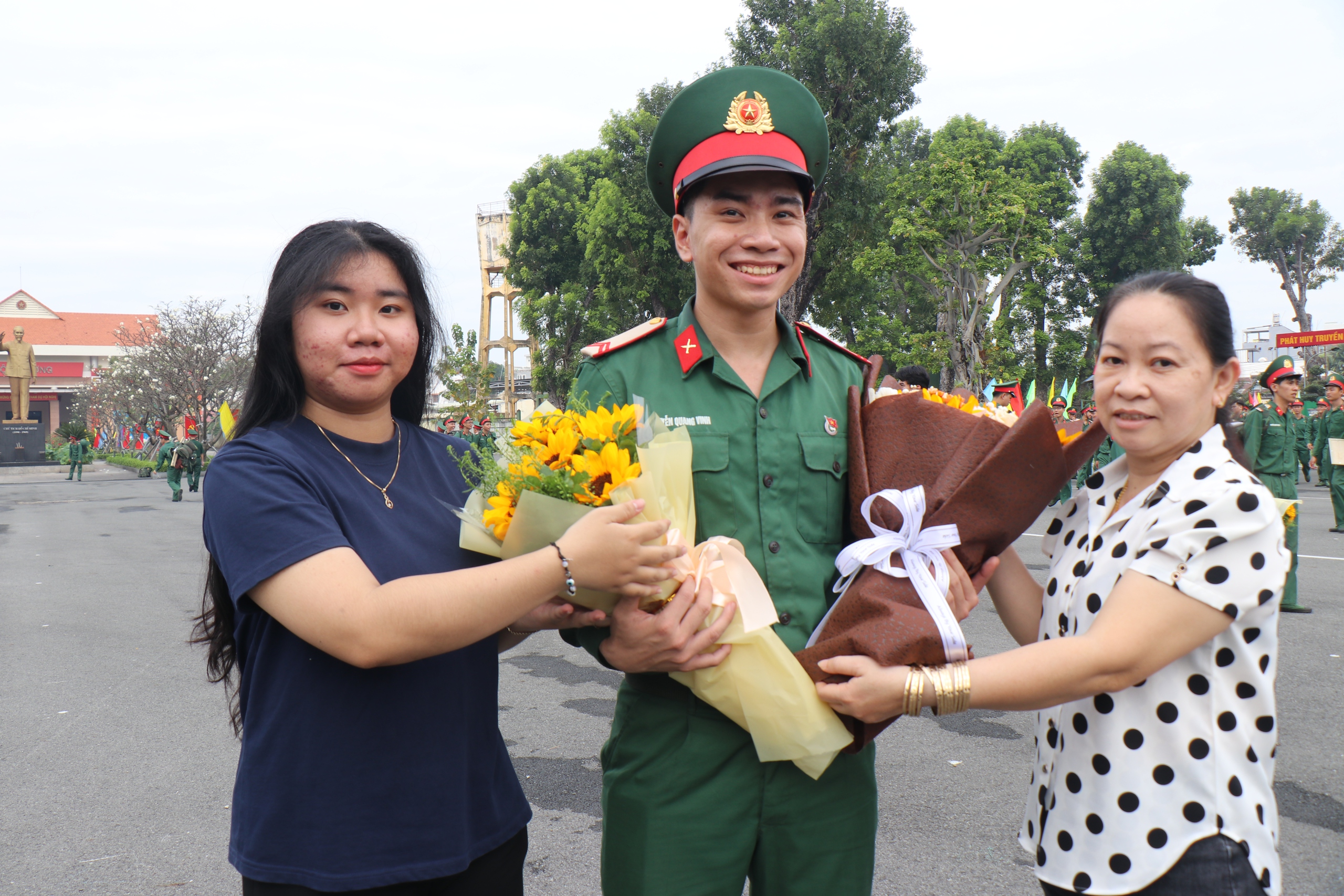 TP.HCM: Hơn 700 chiến sĩ hoàn thành nghĩa vụ quân sự về nhà đón tết- Ảnh 5.