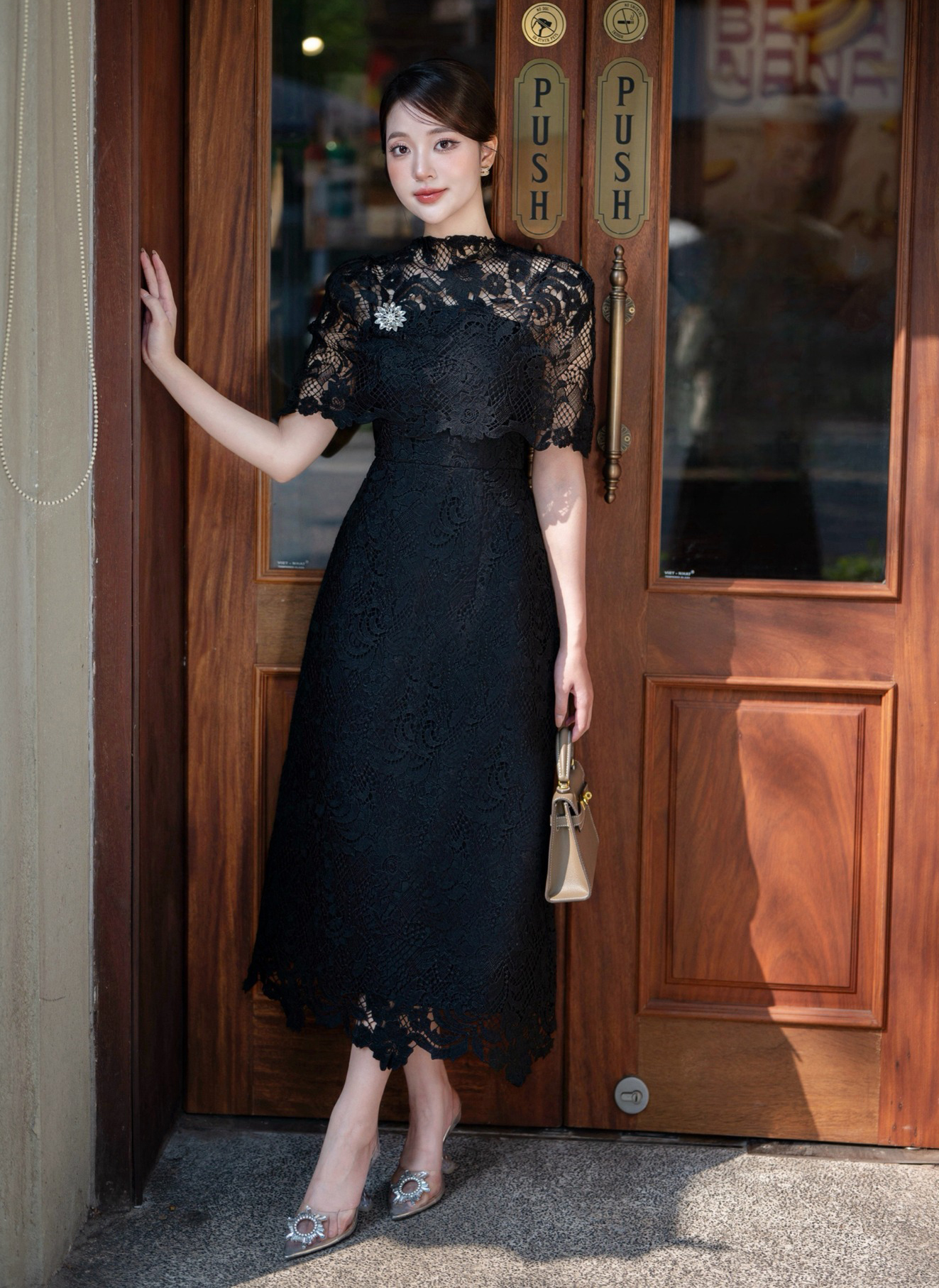 Förutom Ao Dai, här är några förslag på vackra kläder för nyårsdagen - Bild 7. Ngoài áo dài, đây là những gợi ý mặc đẹp ngày đầu năm- Ảnh 7.