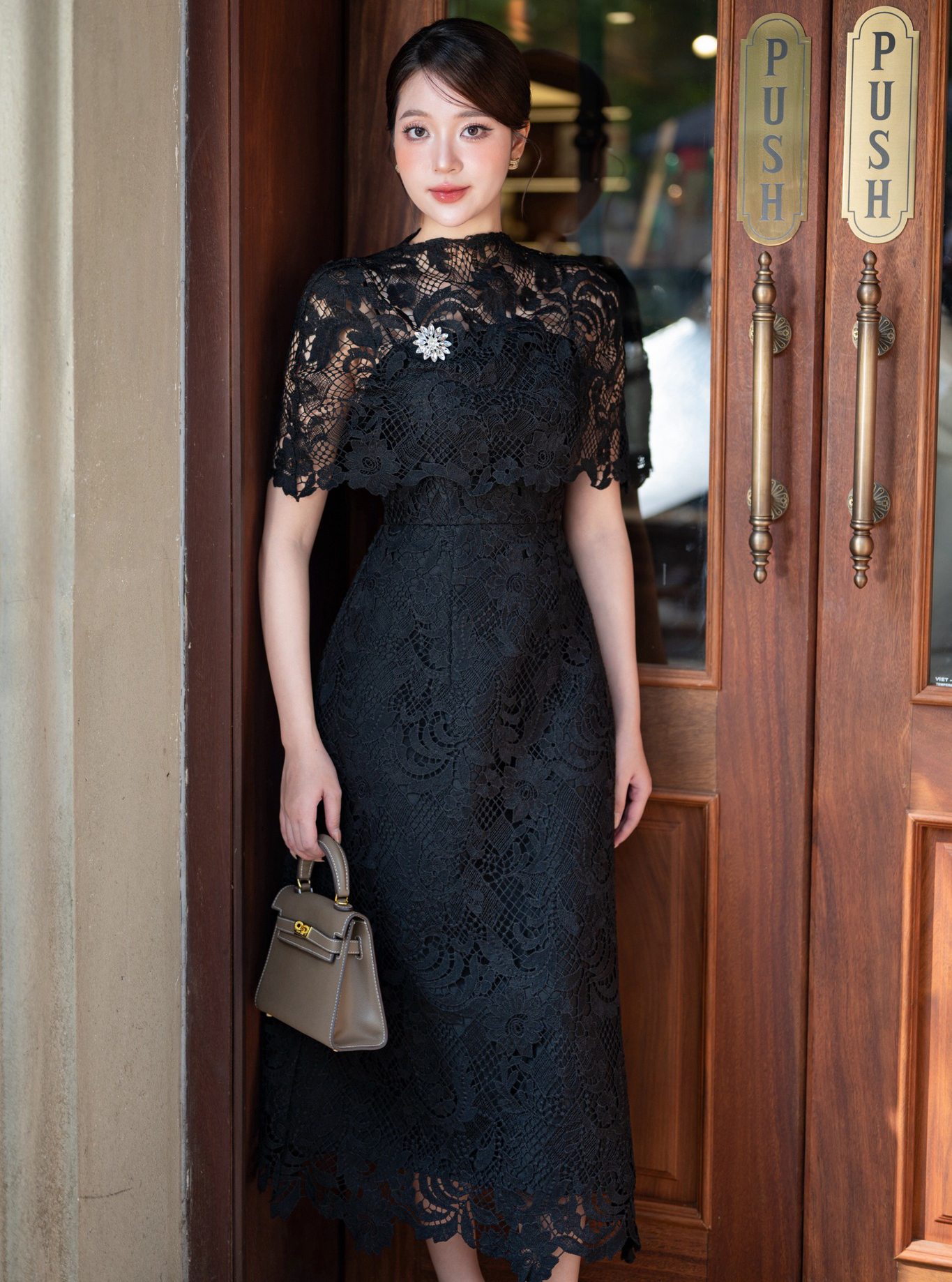 Förutom Ao Dai, här är några förslag på vackra kläder för nyårsdagen - Bild 5. Ngoài áo dài, đây là những gợi ý mặc đẹp ngày đầu năm- Ảnh 5.