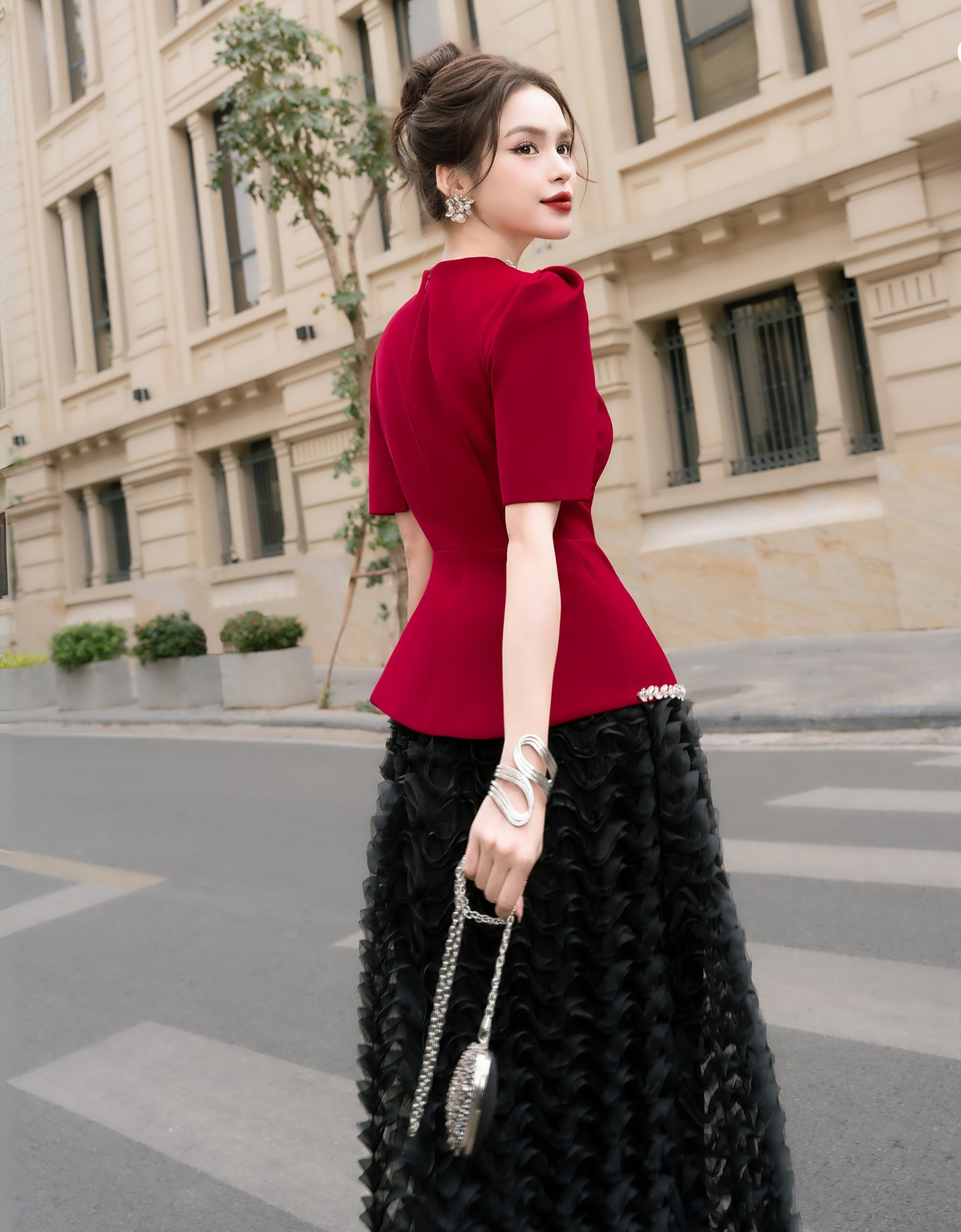 Förutom Ao Dai, här är några förslag på vackra kläder till nyårsdagen - Bild 4. Ngoài áo dài, đây là những gợi ý mặc đẹp ngày đầu năm- Ảnh 4.