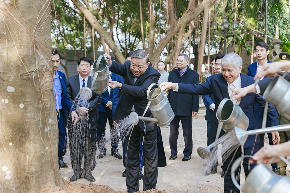 Tổng Bí thư Tô Lâm dâng hương tưởng niệm Tổng Bí thư Trường Chinh- Ảnh 3.