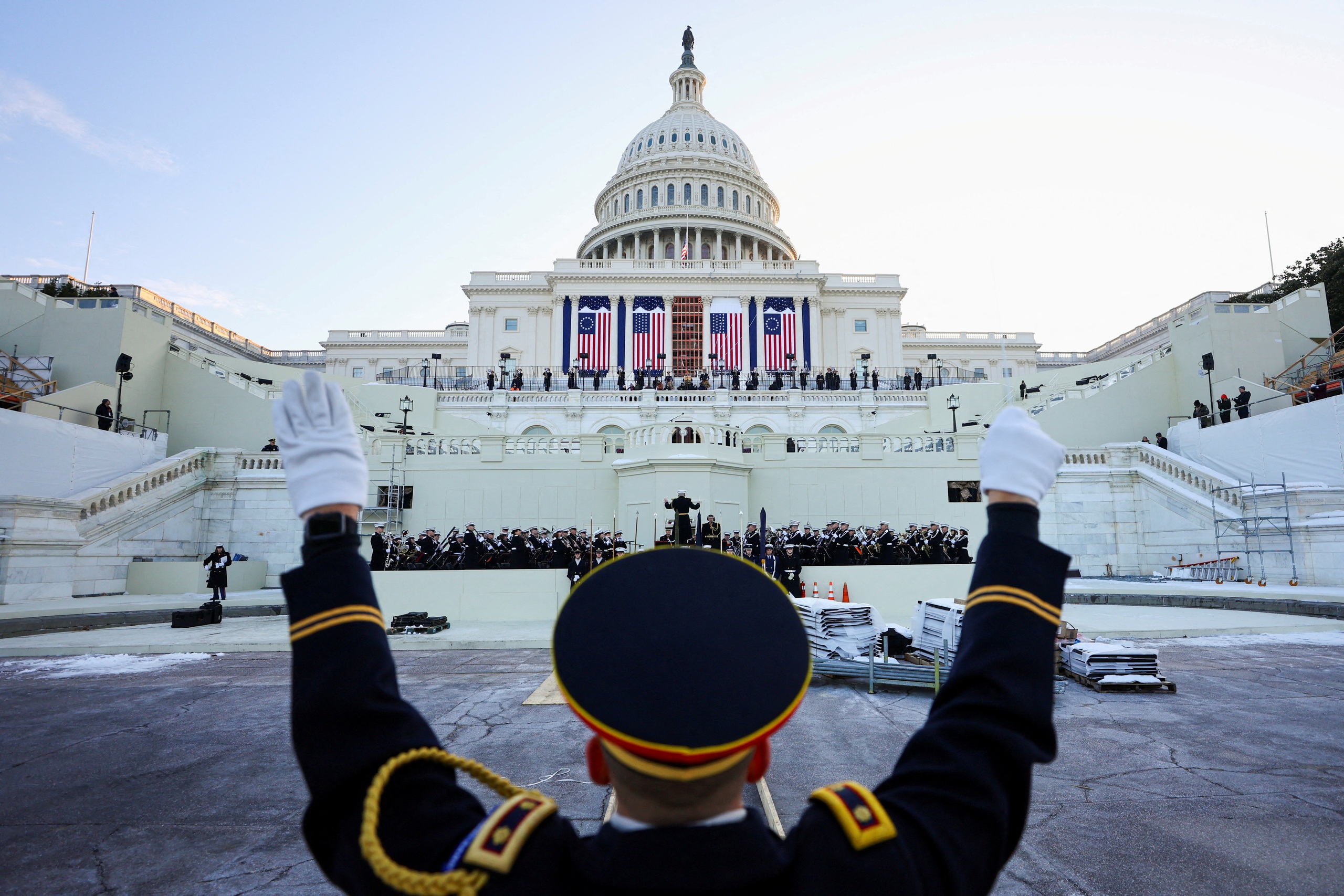 How will Mr. Trump's inauguration take place tonight? - Photo 2.