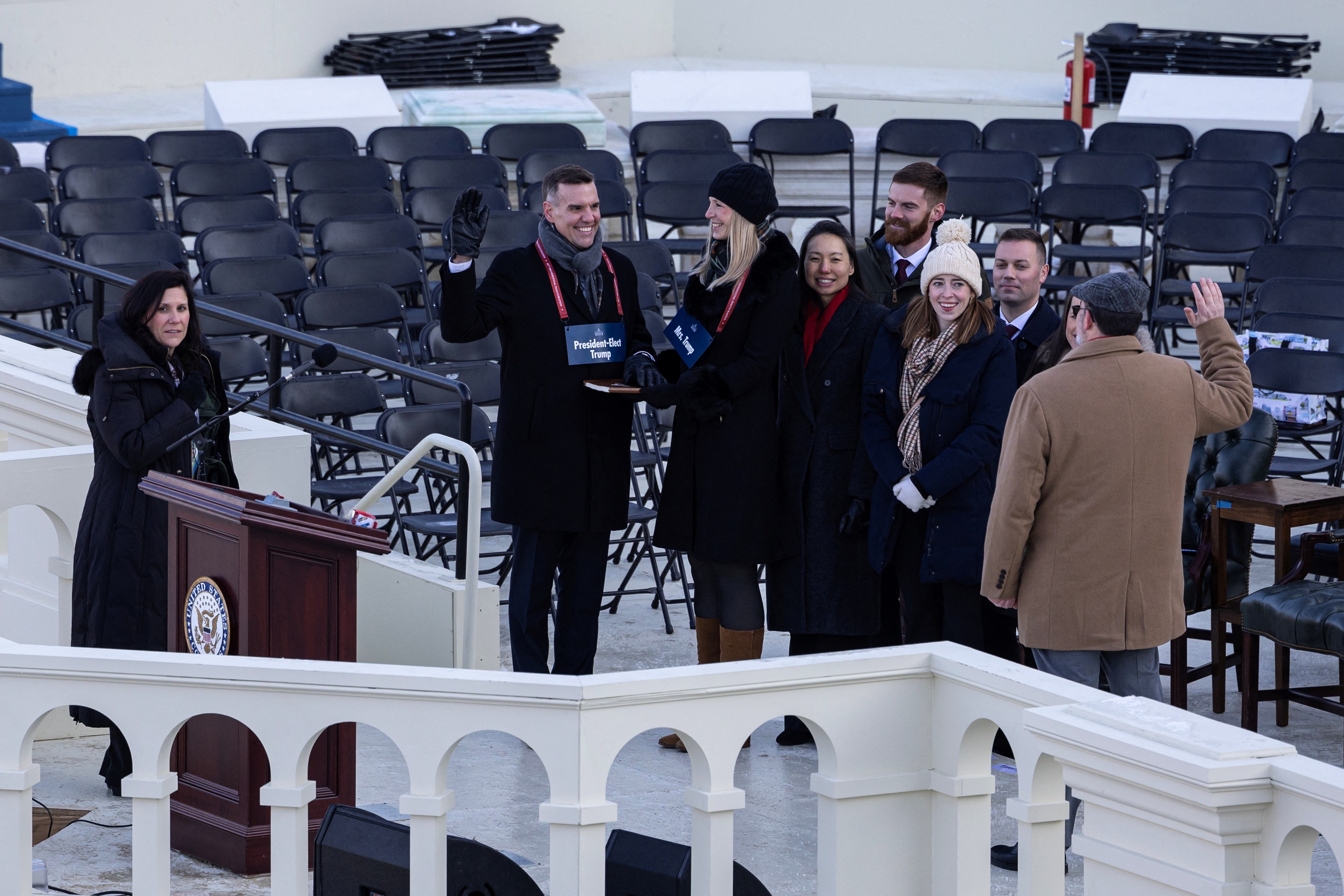 How will Mr. Trump's inauguration take place tonight? - Photo 3.