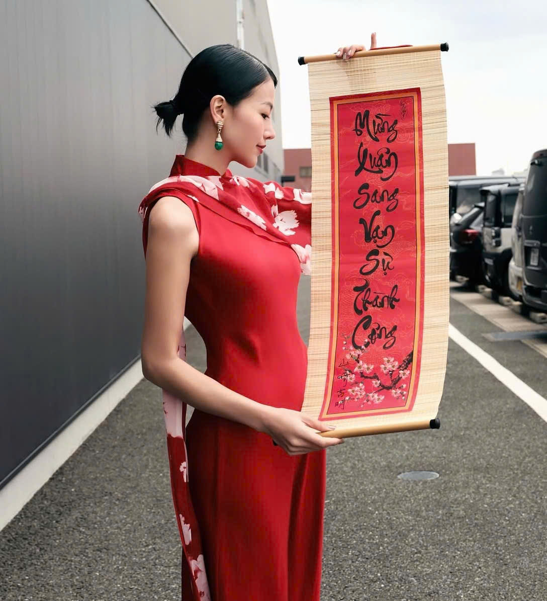 Vorschläge für schöne Frisuren, die für Damen in traditioneller vietnamesischer Kleidung geeignet sind – Foto 4. Gợi ý những kiểu tóc đẹp phù hợp cho nàng diện áo dài tết- Ảnh 4.