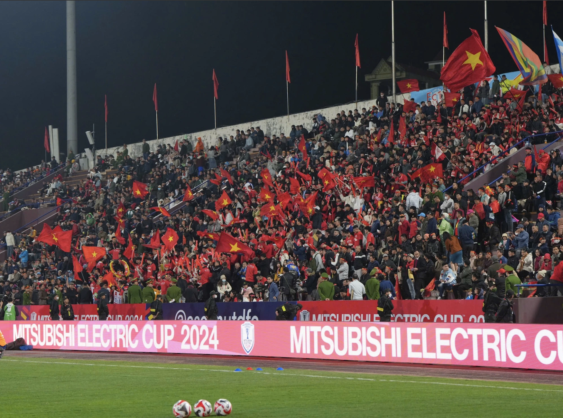 The Southern Stadium welcomes the Vietnamese team after 3 years: Spreading inspiration! - Photo 2.