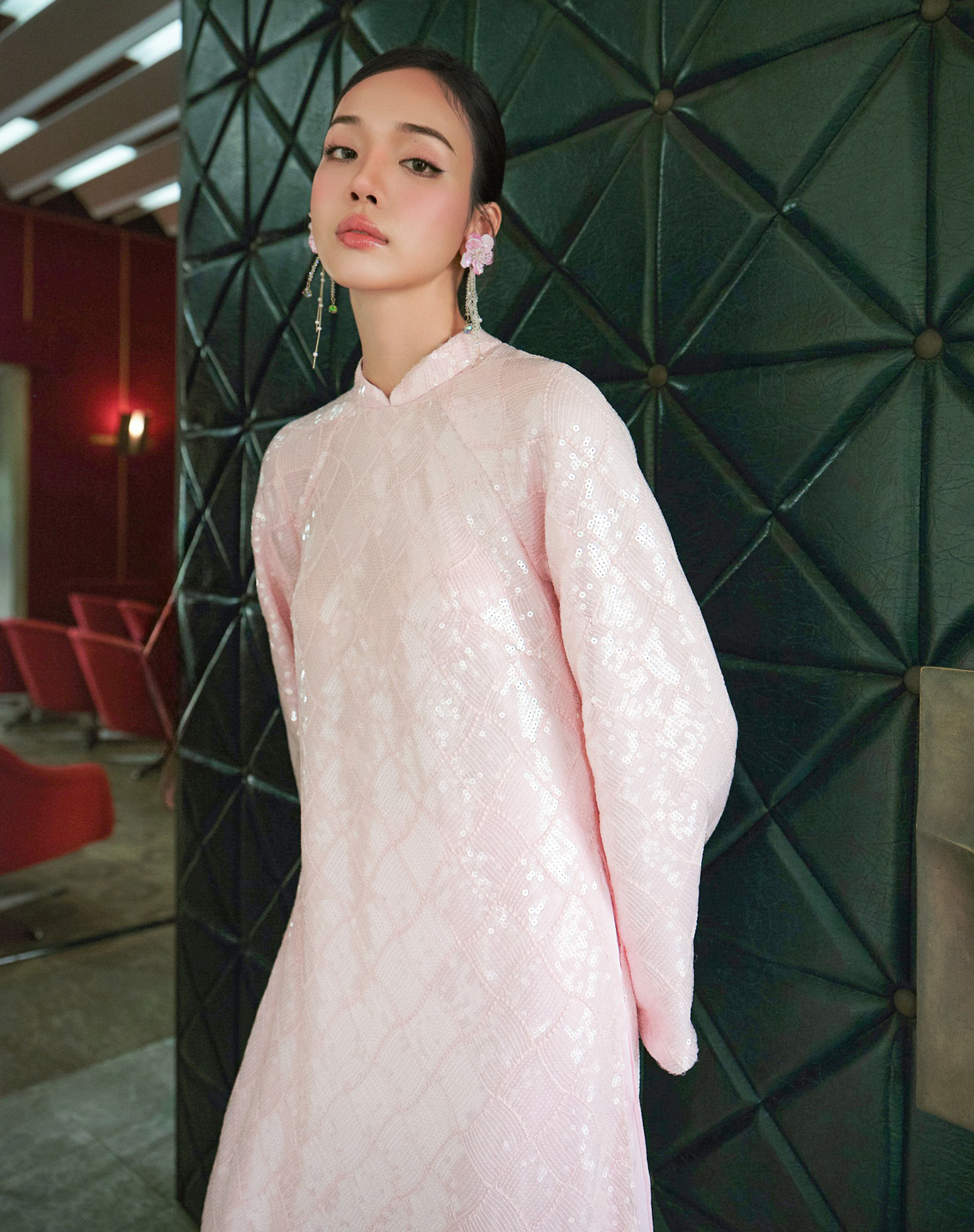 جوانترین، مدرنترین و لیبرالترین نوع، آئو دایِ مدرنشده است - عکس ۲. Trẻ trung, hiện đại và phóng khoáng bậc nhất là chiếc áo dài cách tân- Ảnh 2.