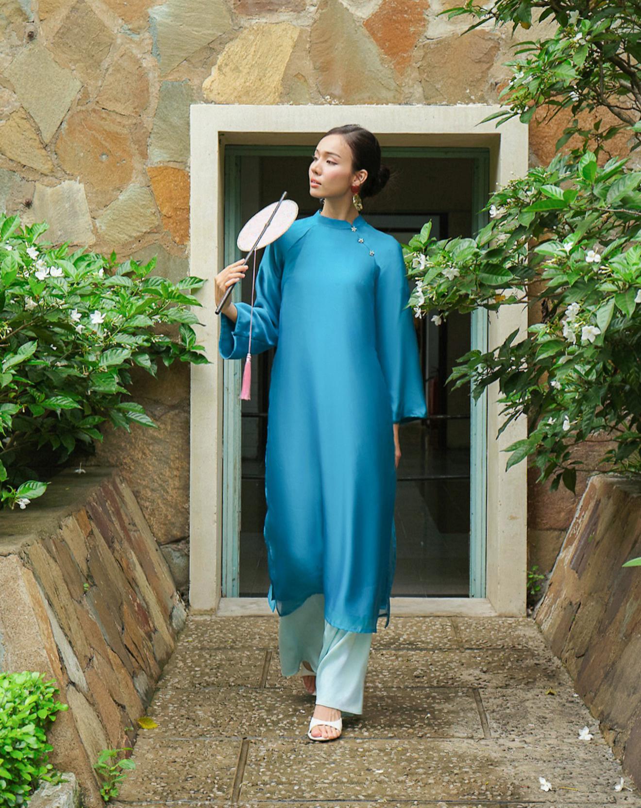 جوانترین، مدرنترین و لیبرالترین نوع، آئو دایِ مدرنشده است - عکس ۷. Trẻ trung, hiện đại và phóng khoáng bậc nhất là chiếc áo dài cách tân- Ảnh 7.