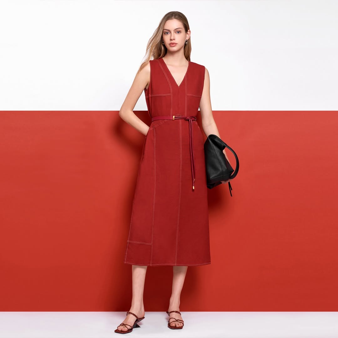 שמלת A אלגנטית, יוקרתית אך גמישה במיוחד לעונת סוף השנה - תמונה 7. Váy chữ A thanh lịch, sang trọng nhưng cực kỳ linh hoạt cho mùa cuối năm- Ảnh 7.