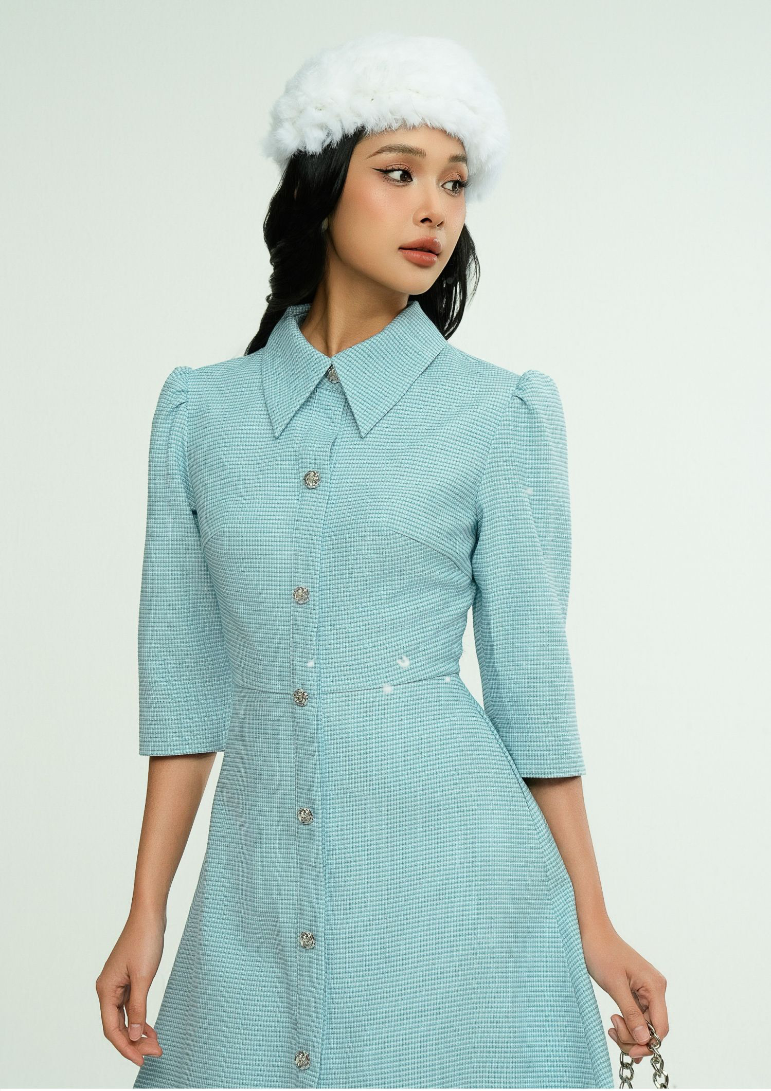 שמלת A אלגנטית, יוקרתית אך גמישה במיוחד לעונת סוף השנה - תמונה 11. Váy chữ A thanh lịch, sang trọng nhưng cực kỳ linh hoạt cho mùa cuối năm- Ảnh 11.