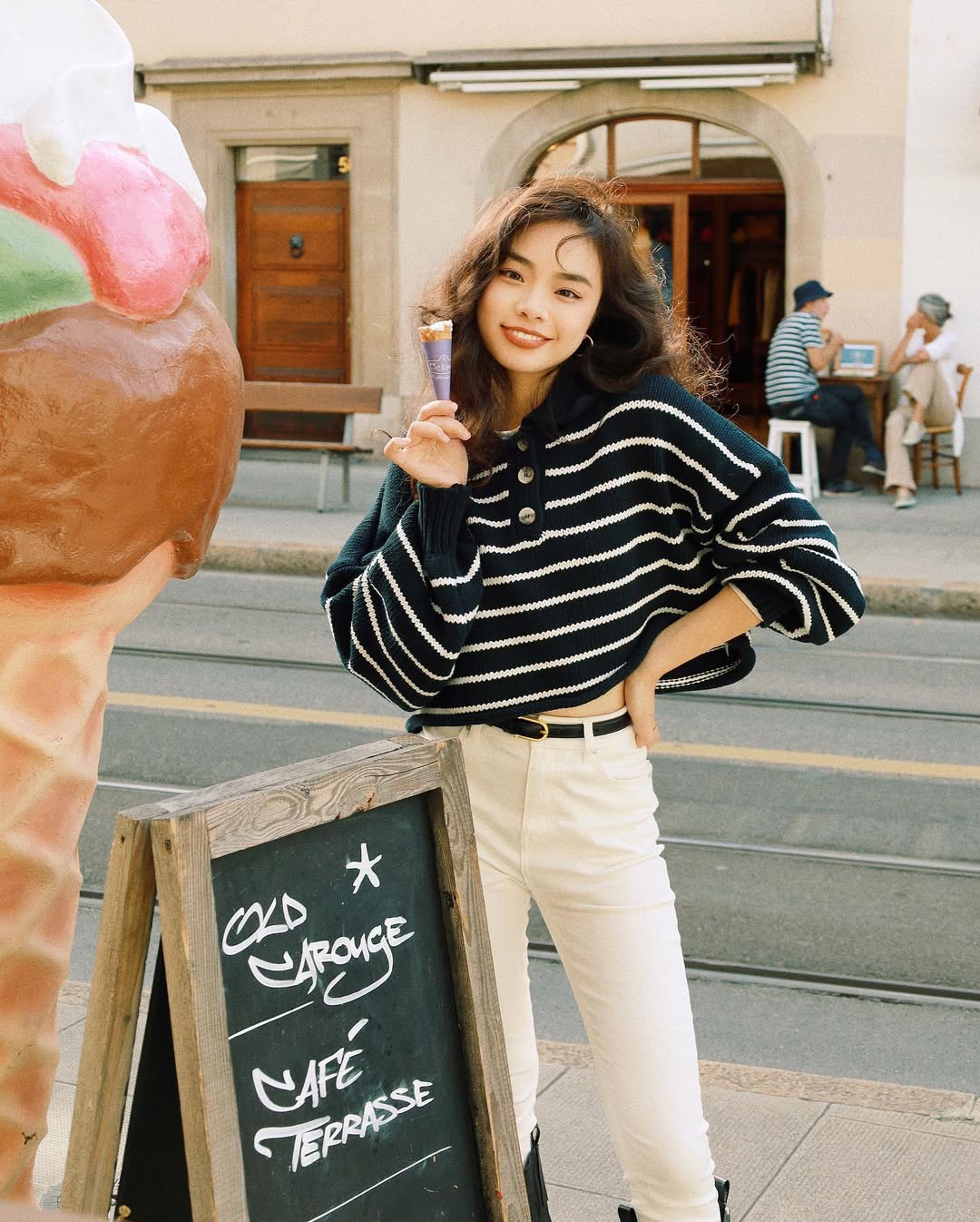 आकर्षक धारीदार पैटर्न के साथ वसंत का स्वागत करें - फोटो 3. Chào xuân với họa tiết kẻ sọc đầy cuốn hút- Ảnh 3.