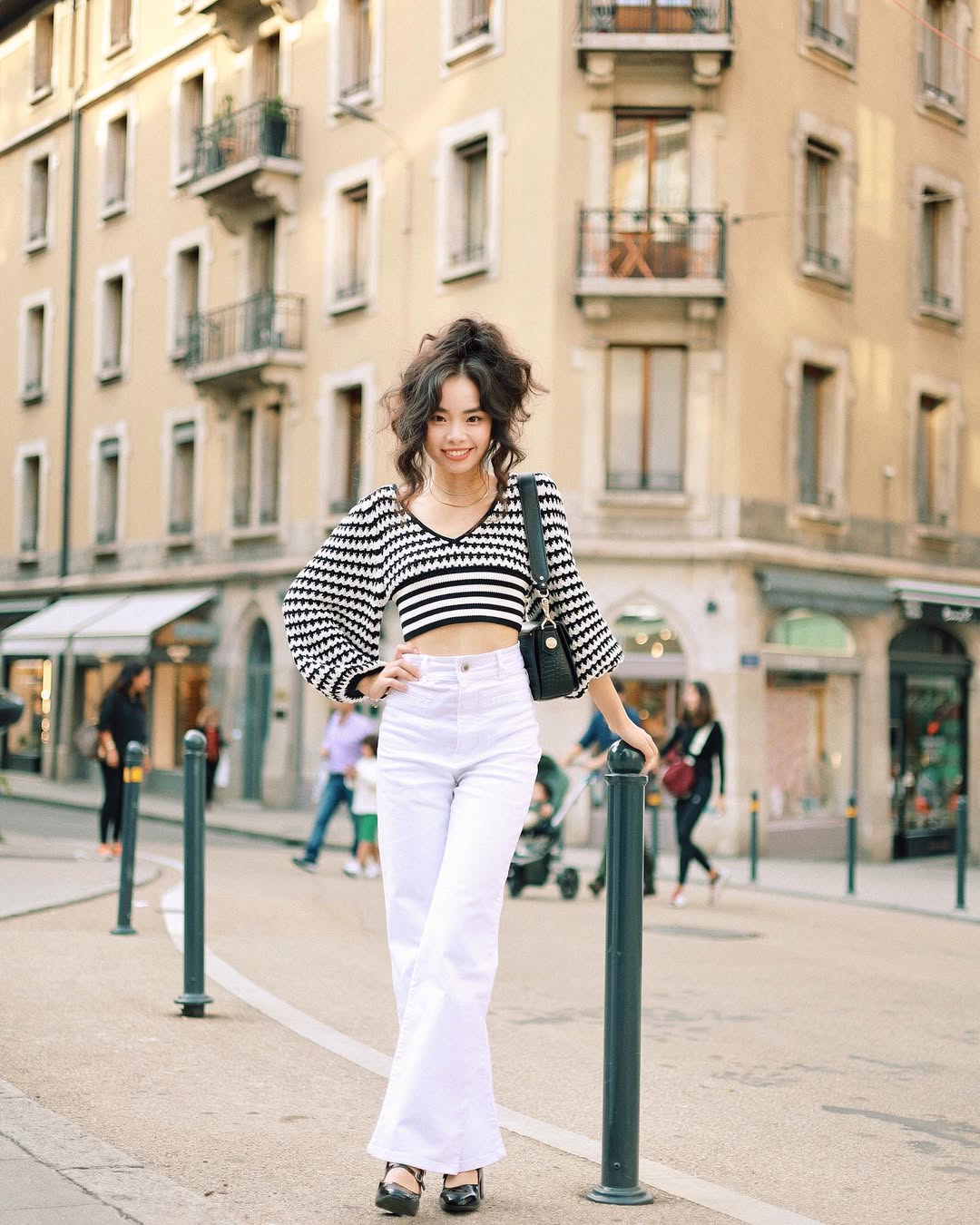 आकर्षक धारीदार पैटर्न के साथ वसंत का स्वागत करें - फोटो 5. Chào xuân với họa tiết kẻ sọc đầy cuốn hút- Ảnh 5.