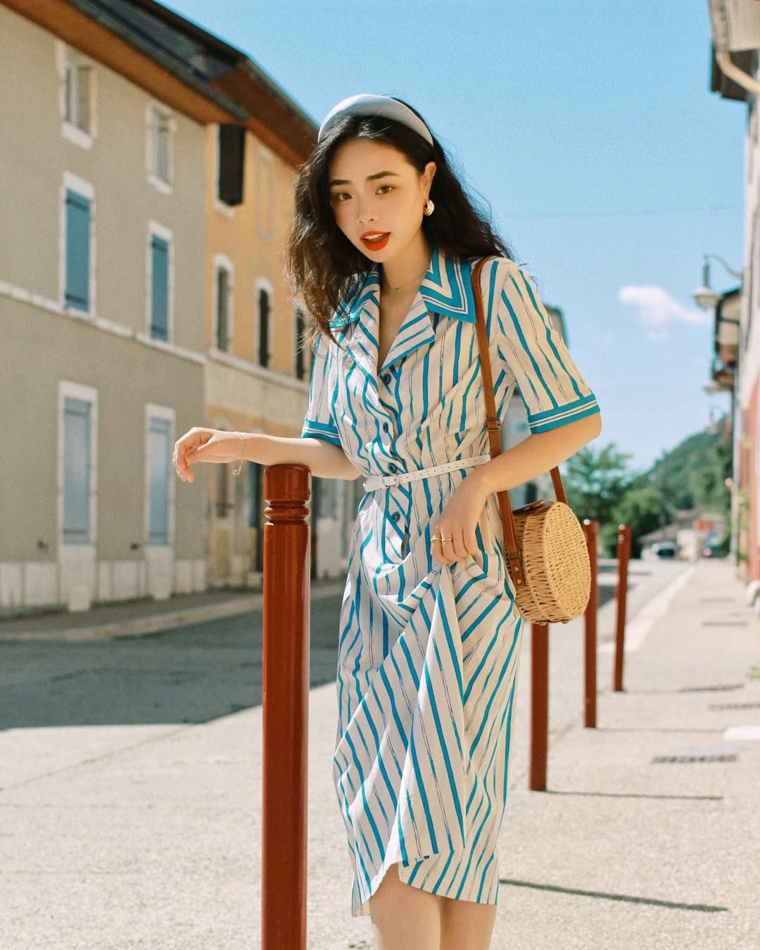 आकर्षक धारीदार पैटर्न के साथ वसंत का स्वागत करें - फोटो 6. Chào xuân với họa tiết kẻ sọc đầy cuốn hút- Ảnh 6.