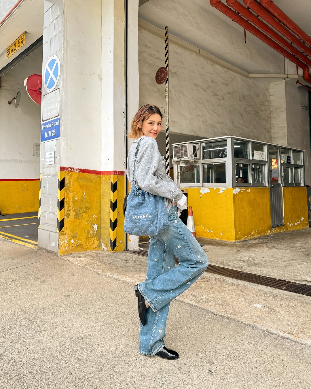 الجينز ذو الساق المستقيمة هو أجمل صيحات الموضة في الشارع هذا الموسم - صورة 6. Quần jeans ống đứng là xu hướng thời trang đường phố đẹp nhất mùa này- Ảnh 6.