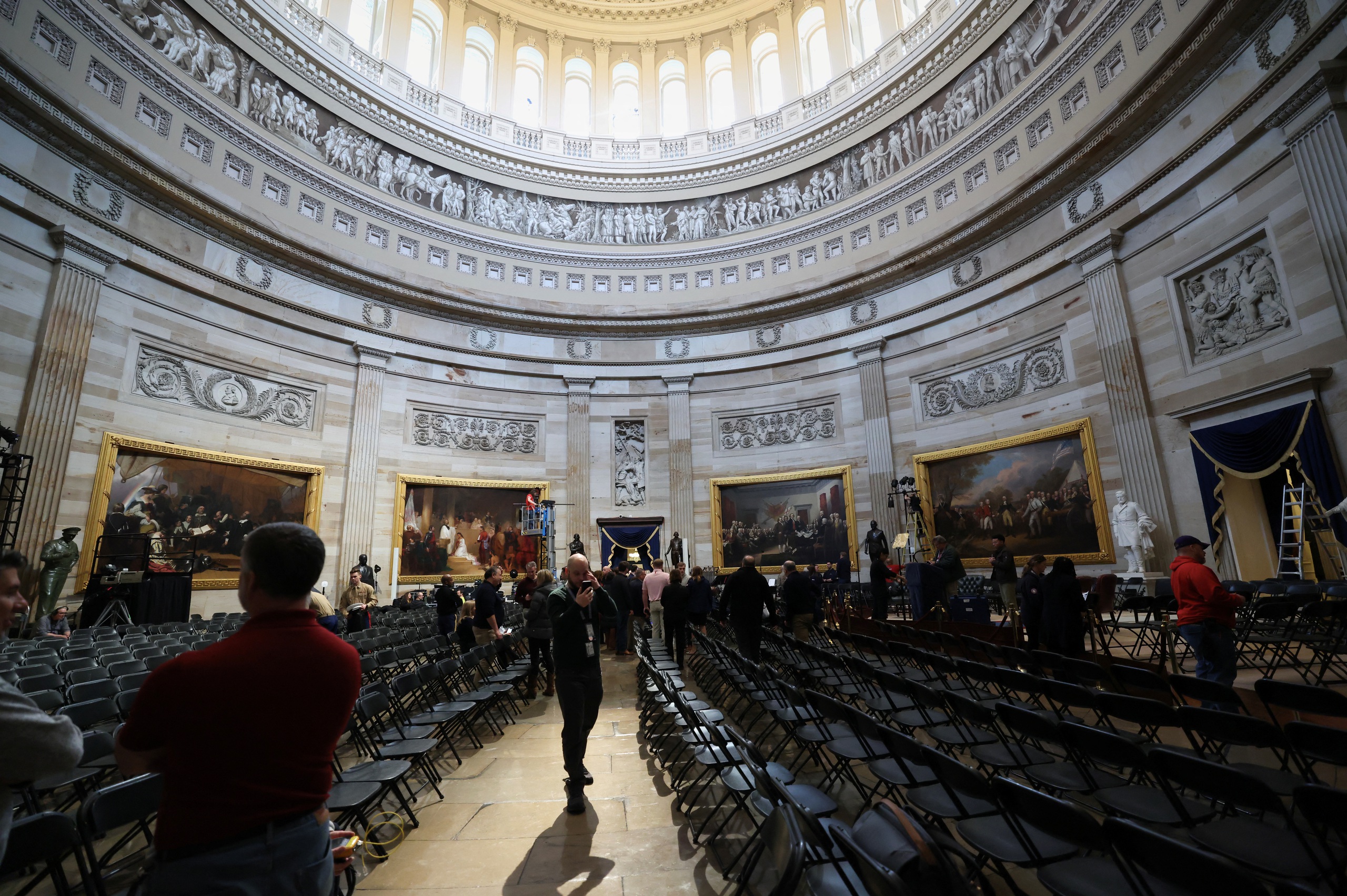 Notable guests will attend Mr. Trump's inauguration today - Photo 2.