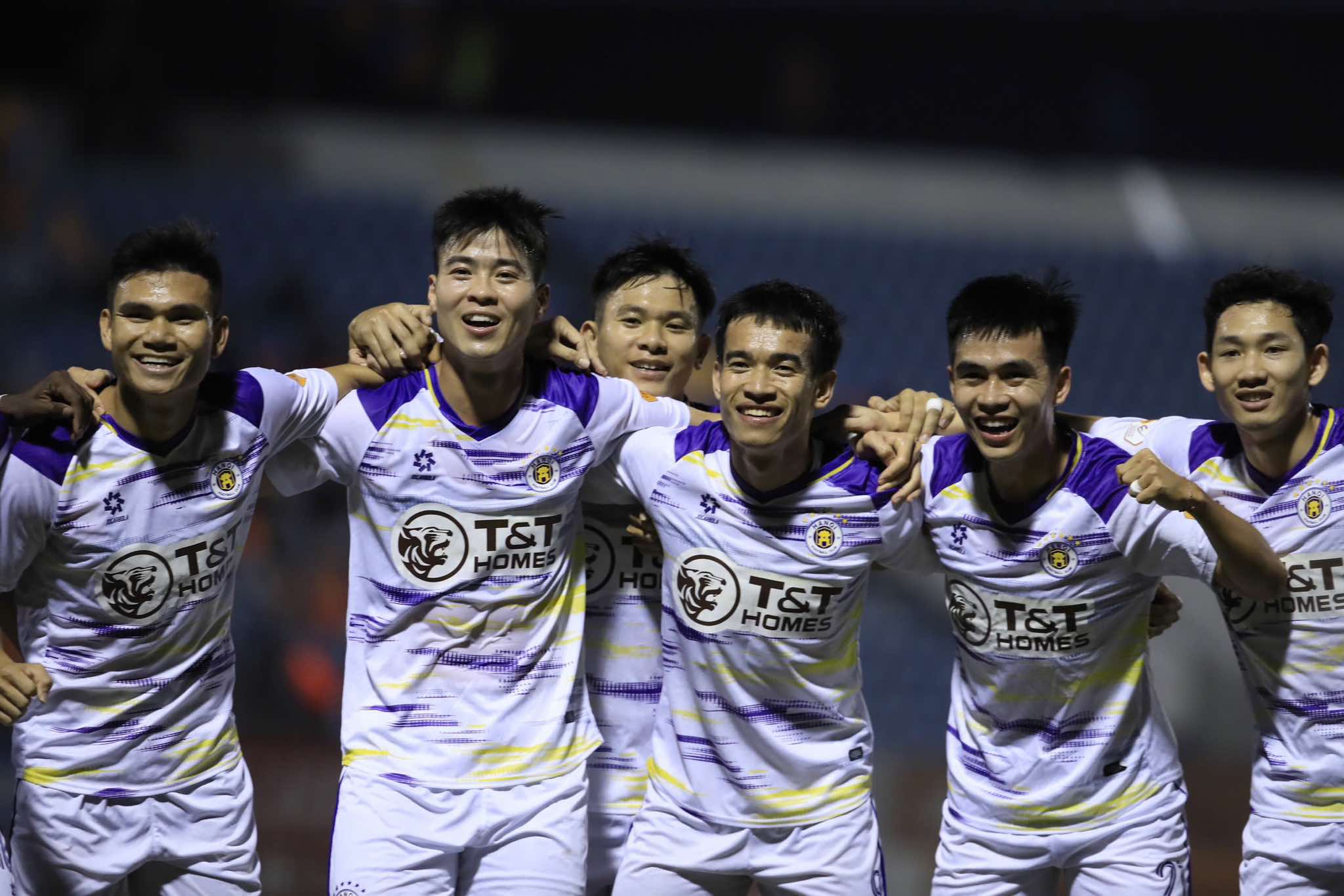 V-League round 10 rankings: Thieu Xuan Son, Nam Dinh Club missed the chance to reach the top - Photo 2.