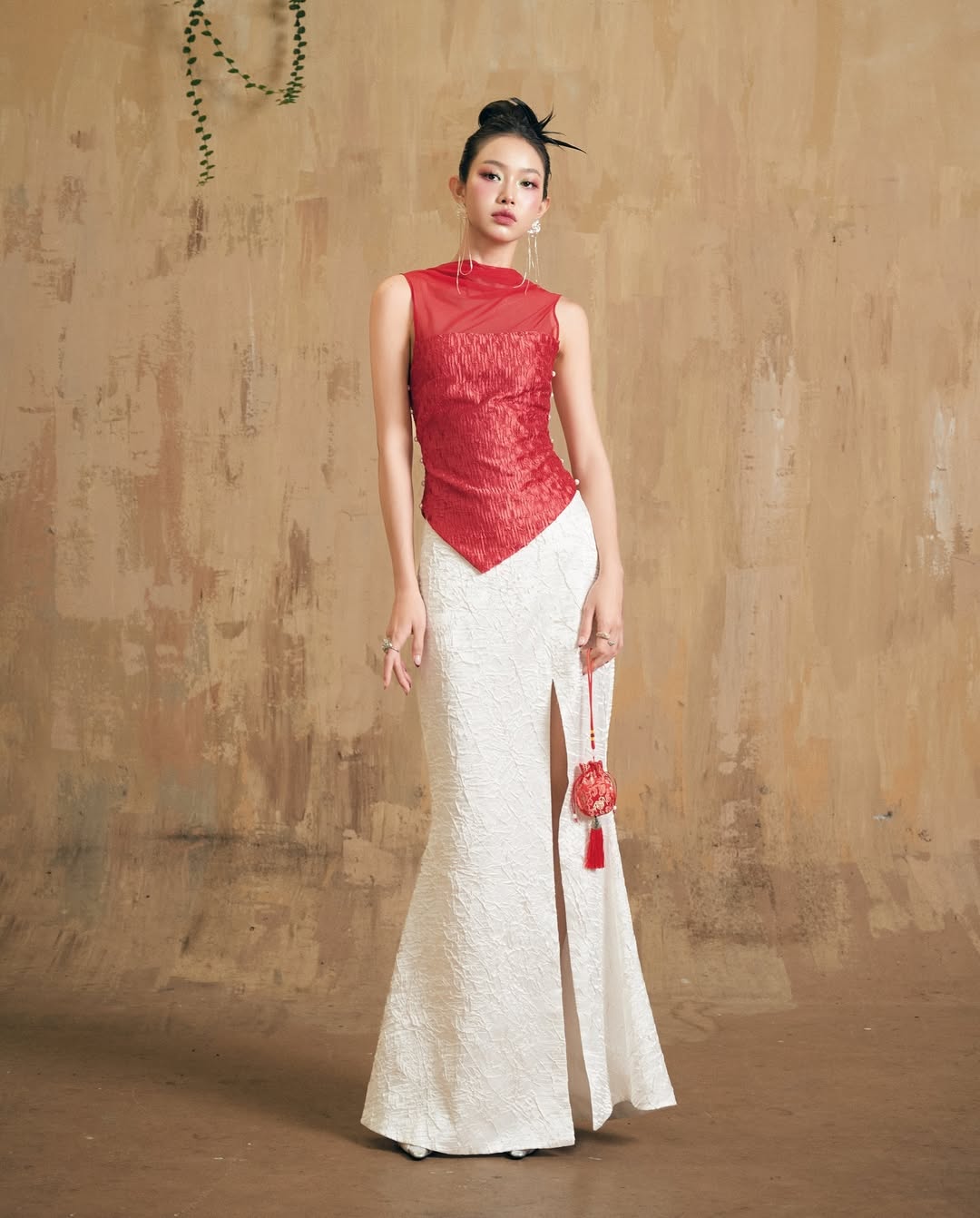 Tambahkan lebih pesona dengan pakaian yếm yang cantik pada percutian Tet - Foto 5. Thêm đằm thắm với các trang phục yếm xinh ngày tết- Ảnh 5.