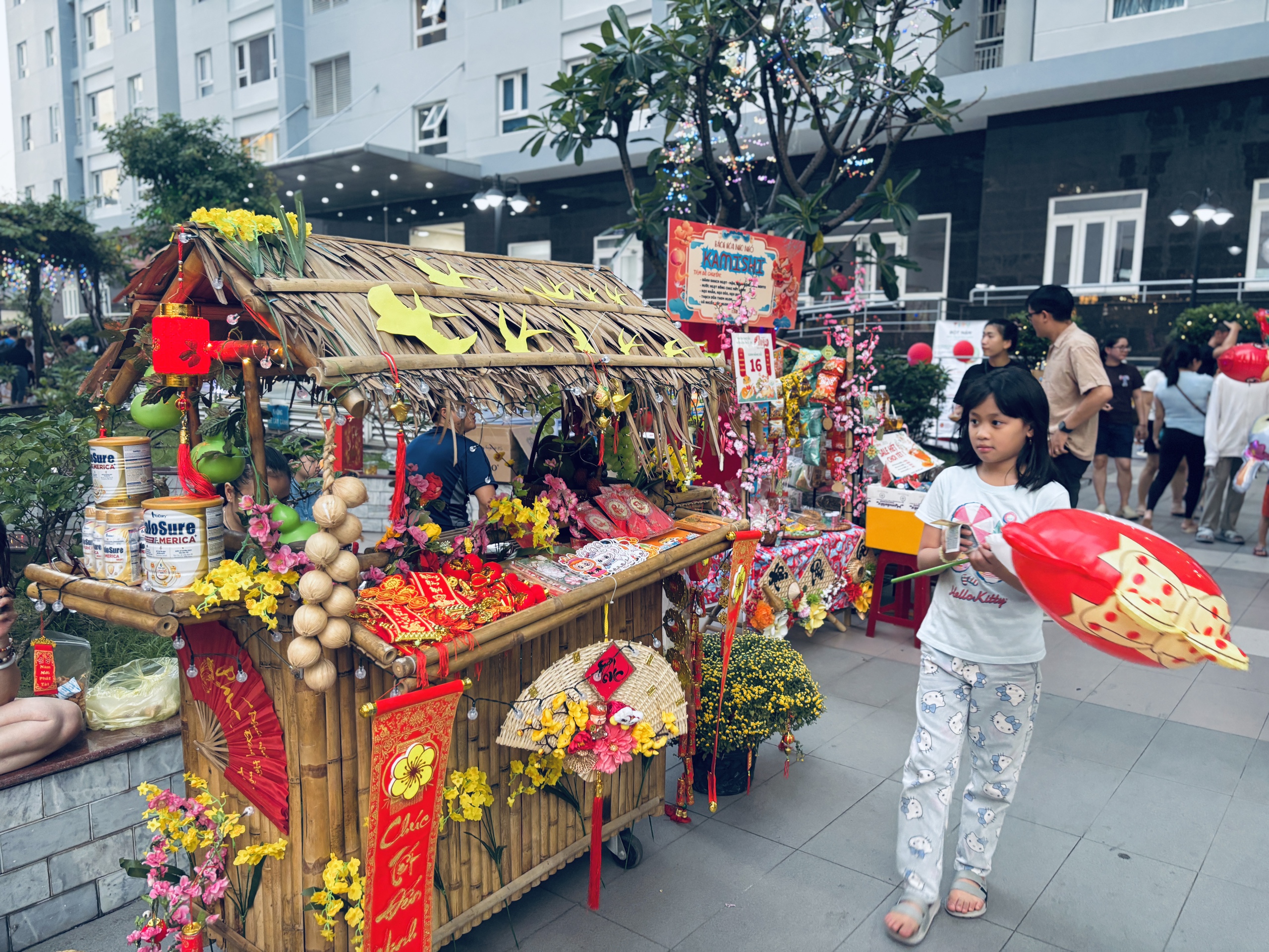 Chung cư TP.HCM tổ chức hội xuân: Phần thưởng dành tặng lao công, bảo vệ- Ảnh 8.