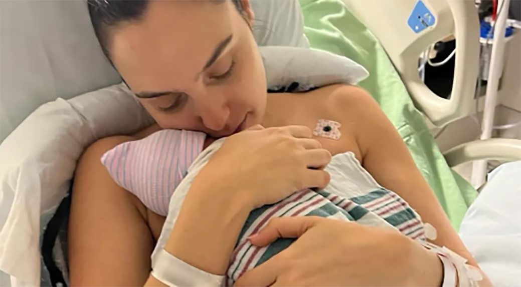 Gal Gadot ດາລາ  Ngôi sao 'Wonder Woman' Gal Gadot tiết lộ từng phải phẫu thuật não khẩn cấp- Ảnh 2.