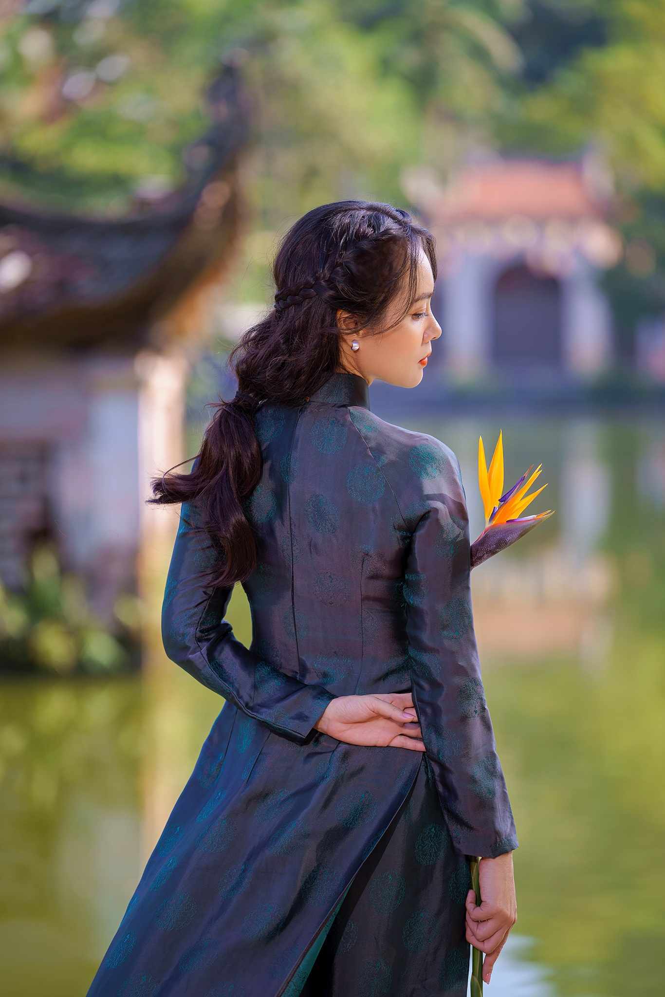 با ابریشم آنتیک طرح دار، زیبایی مینیمالیستی بدرخشید - عکس ۷. Tỏa sáng vẻ đẹp tối giản với lụa cổ dệt họa tiết- Ảnh 7.