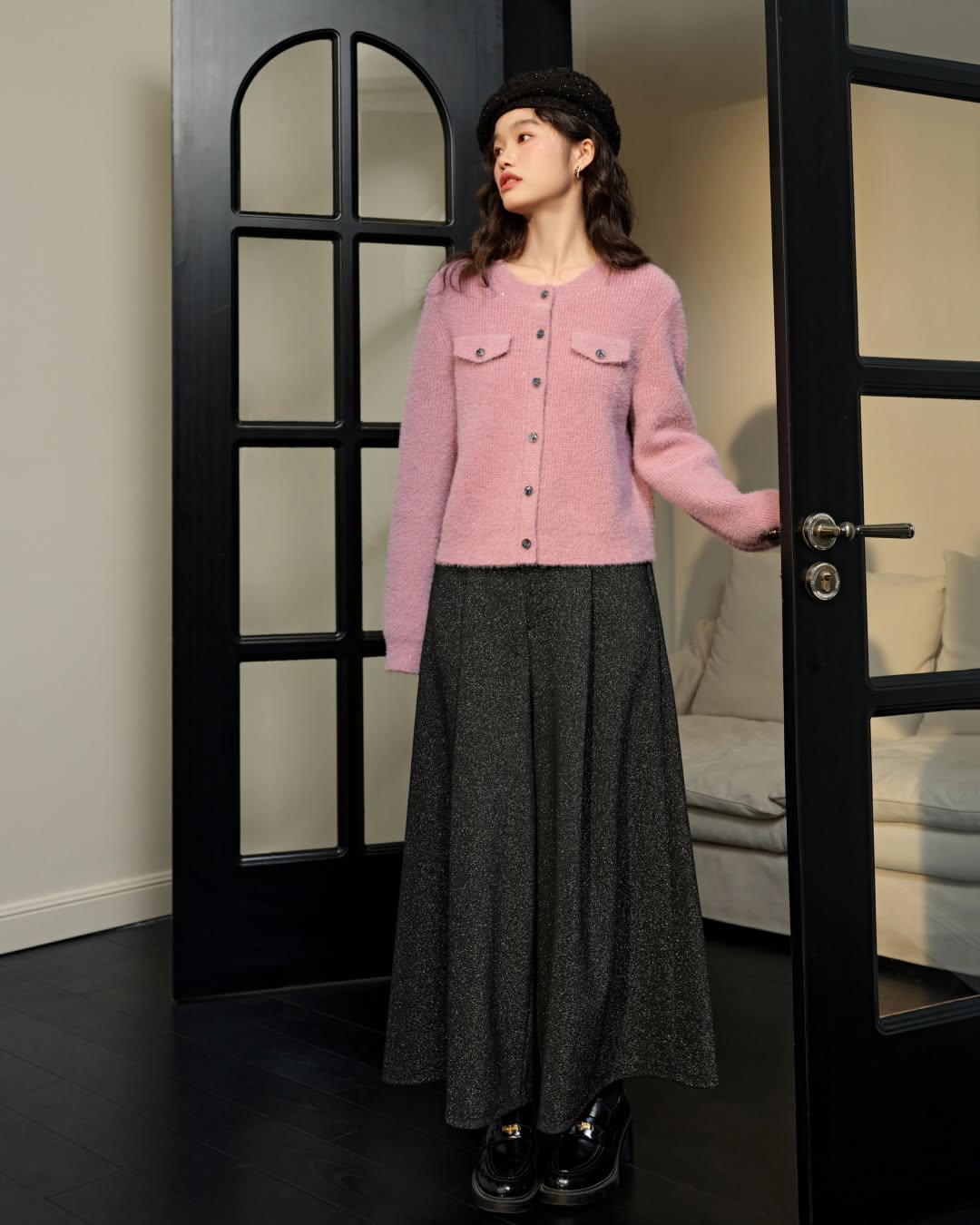 Áo len cardigan và những bản phối đẹp xao xuyến mùa lạnh- Ảnh 4. Áo len cardigan và những bản phối đẹp xao xuyến mùa lạnh- Ảnh 4.