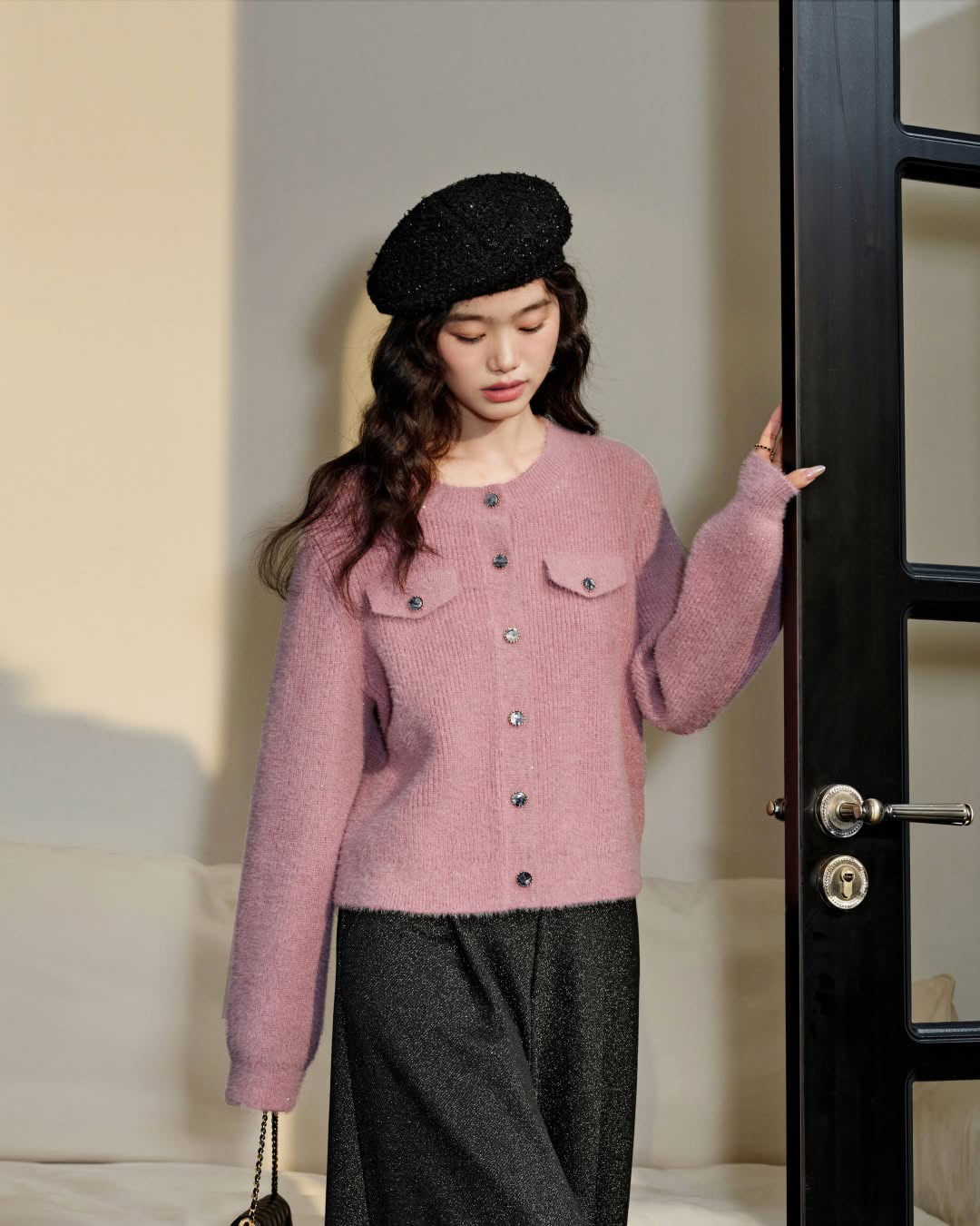 Áo len cardigan và những bản phối đẹp xao xuyến mùa lạnh- Ảnh 1. Áo len cardigan và những bản phối đẹp xao xuyến mùa lạnh- Ảnh 1.