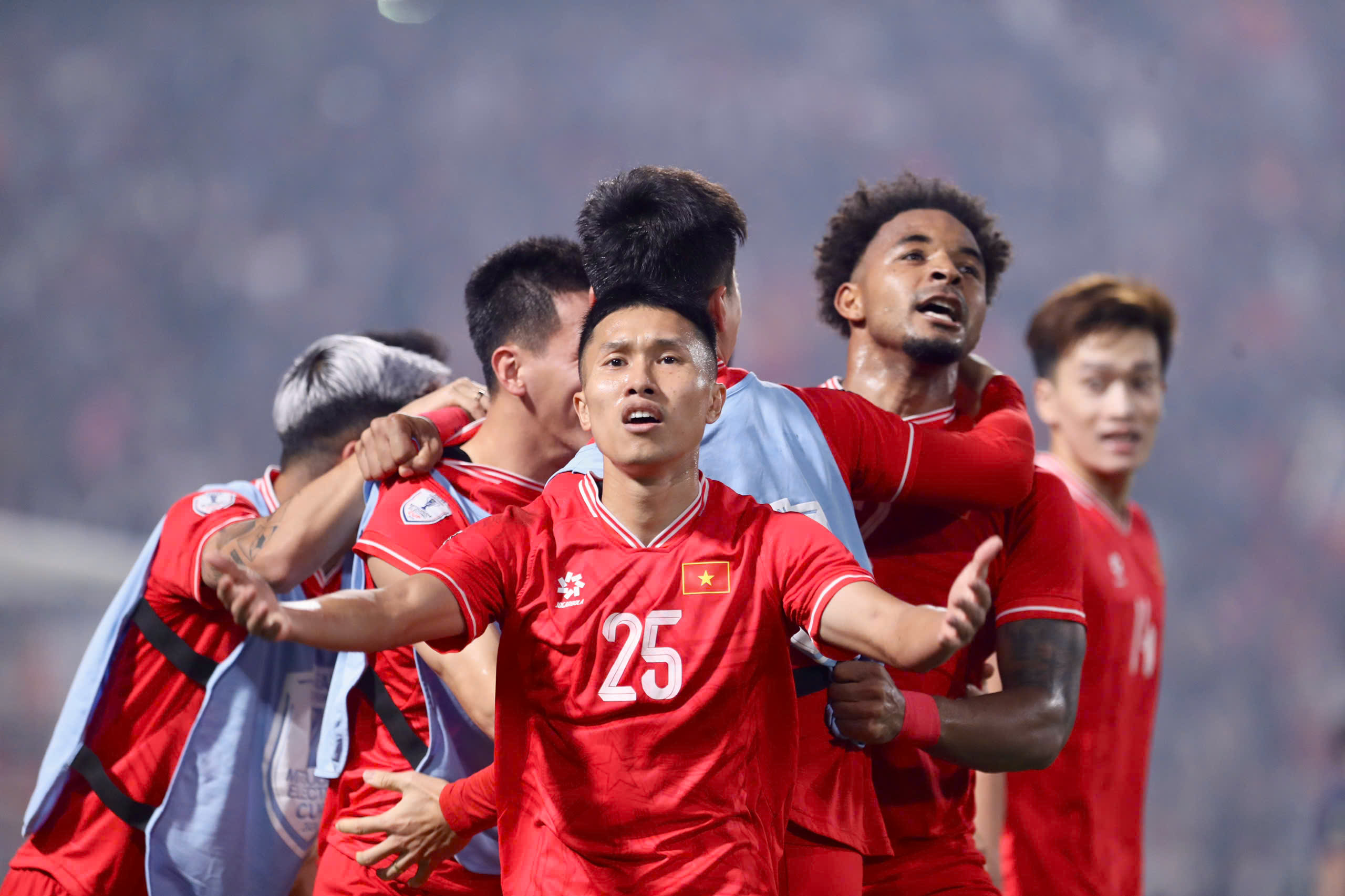 Doãn Ngọc Tân: Hành trình tuyệt vời từ anh xúc cát, bốc gạch đến nhà vô địch AFF Cup- Ảnh 1.