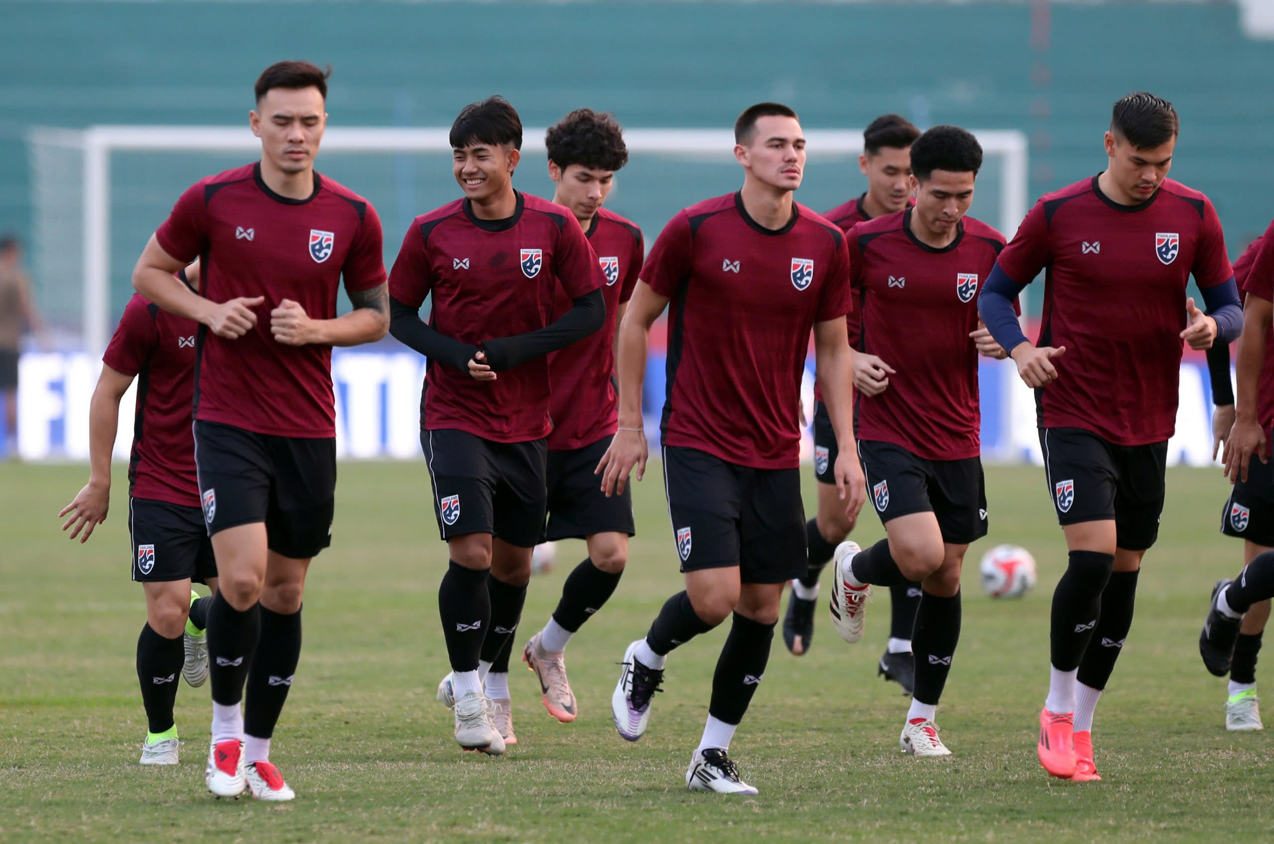 ឆក់យកកីឡាករជើងចាស់បាល់ទាត់ថៃ២រូប គ្រូបង្វឹក អ៊ីស៊ី ប៉ះ Madam Pang? - រូបថត ២. Gây sốc loại 2 công thần bóng đá Thái Lan, HLV Ishii thách thức Madam Pang?- Ảnh 2.