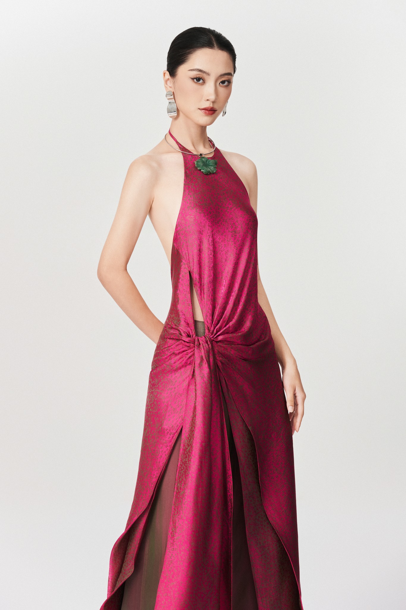 با ابریشم آنتیک طرح دار، زیبایی مینیمالیستی بدرخشید - عکس ۹. Tỏa sáng vẻ đẹp tối giản với lụa cổ dệt họa tiết- Ảnh 9.