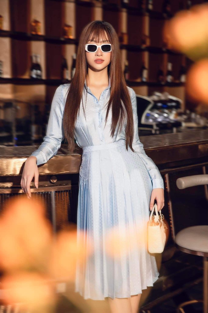 با ابریشم آنتیک طرح دار، زیبایی مینیمالیستی بدرخشید - عکس ۳. Tỏa sáng vẻ đẹp tối giản với lụa cổ dệt họa tiết- Ảnh 3.