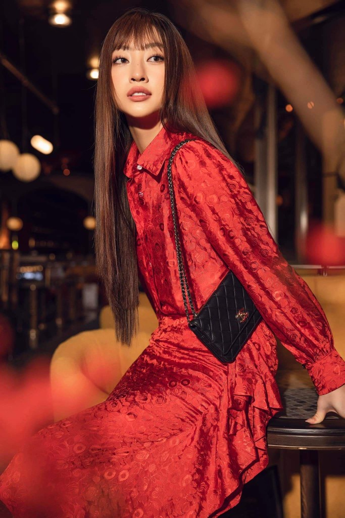 با ابریشم آنتیک طرح دار، زیبایی مینیمالیستی بدرخشید - عکس ۲. Tỏa sáng vẻ đẹp tối giản với lụa cổ dệt họa tiết- Ảnh 2.