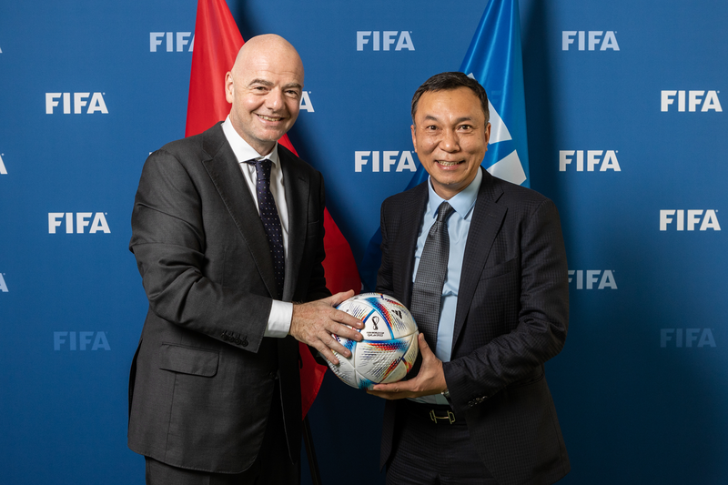 Chủ tịch FIFA trao huy chương cho đội tuyển Việt Nam tại AFF Cup 2024- Ảnh 1.