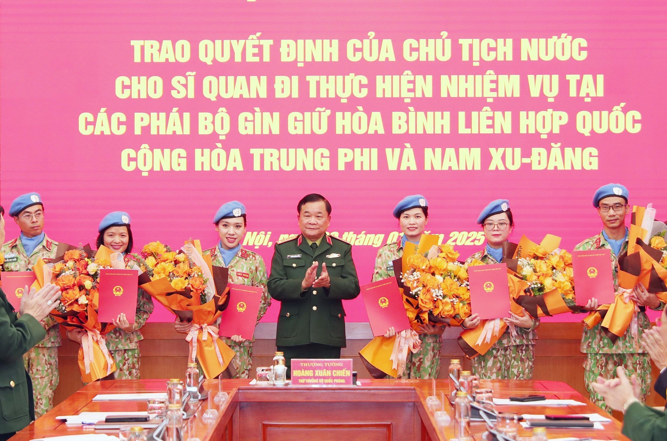 Chủ tịch nước cử thêm 8 sĩ quan gìn giữ hòa bình Liên Hiệp Quốc- Ảnh 1.