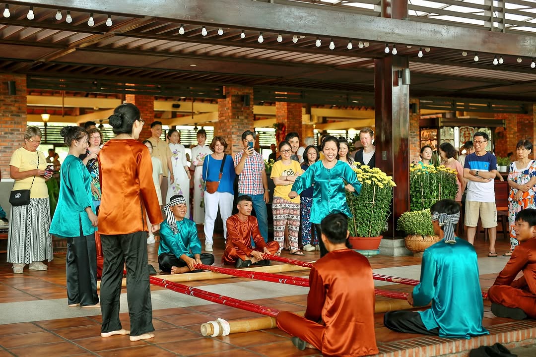 Oppdage det gamle Tet i sjarmerende, moderne rom – Bilde 15. Khám phá tết xưa giữa những không gian đương đại quyến rũ- Ảnh 15.