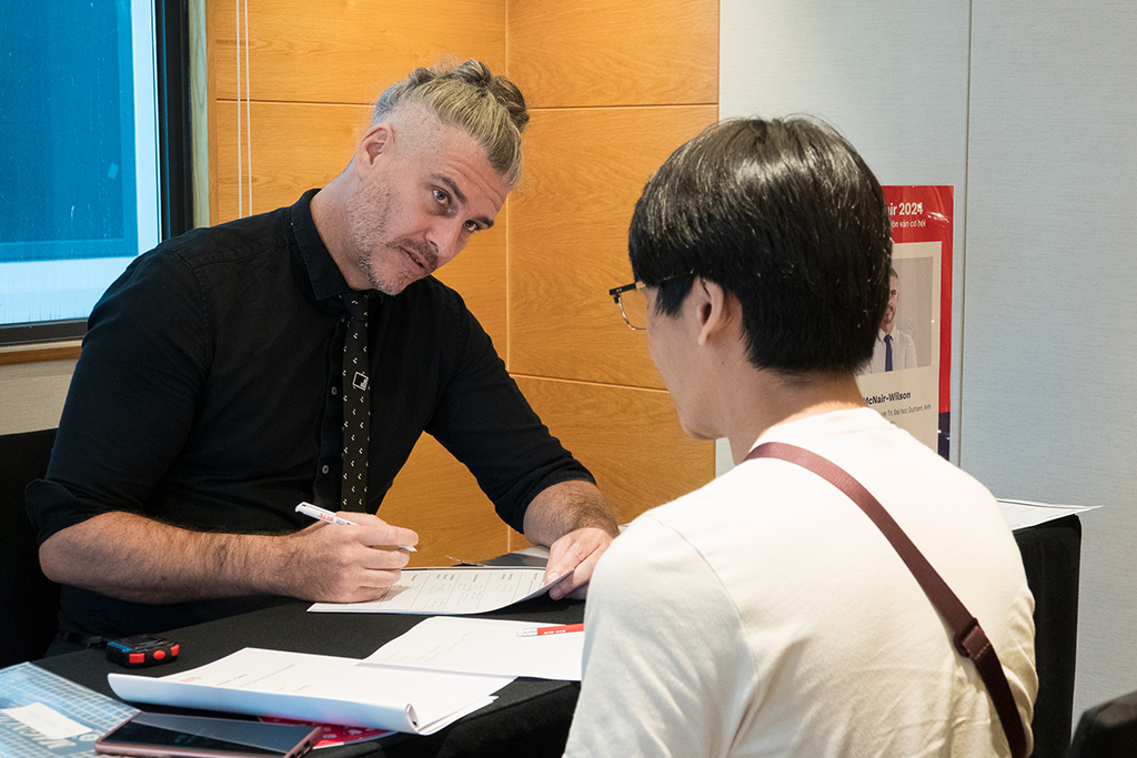 Ya no es raro que los estudiantes obtengan puntuaciones IELTS de 7.0, 8.0, ¿por qué? - Foto 1. Không còn hiếm học sinh đạt điểm IELTS 7.0, 8.0, vì sao?- Ảnh 1.